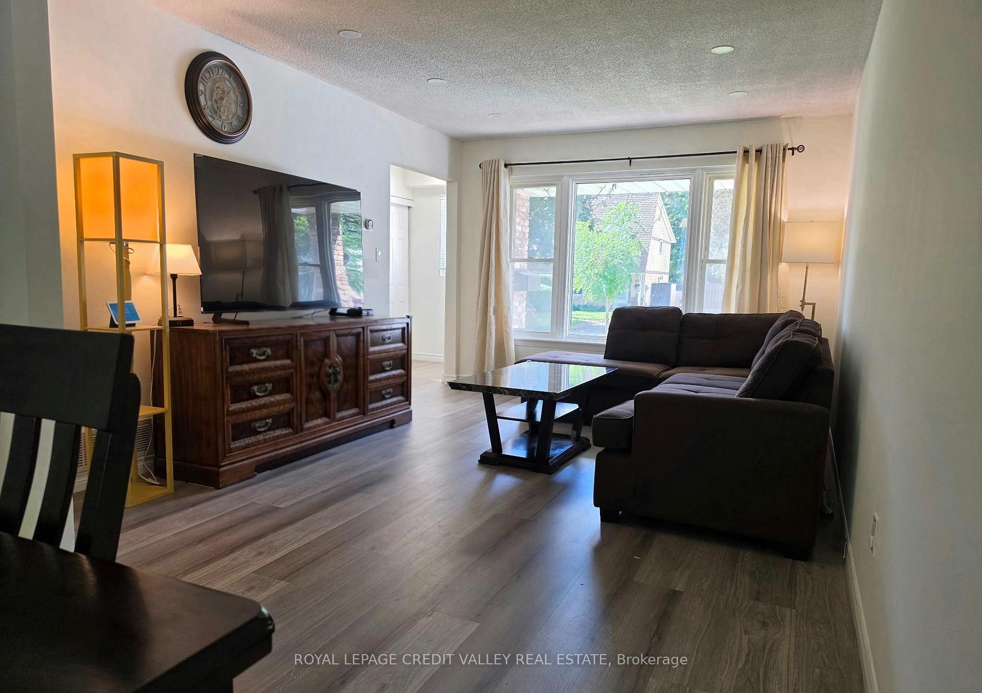 Photo 8 of 531 Camelot Drive, Oshawa, Eastdale — HOMEH