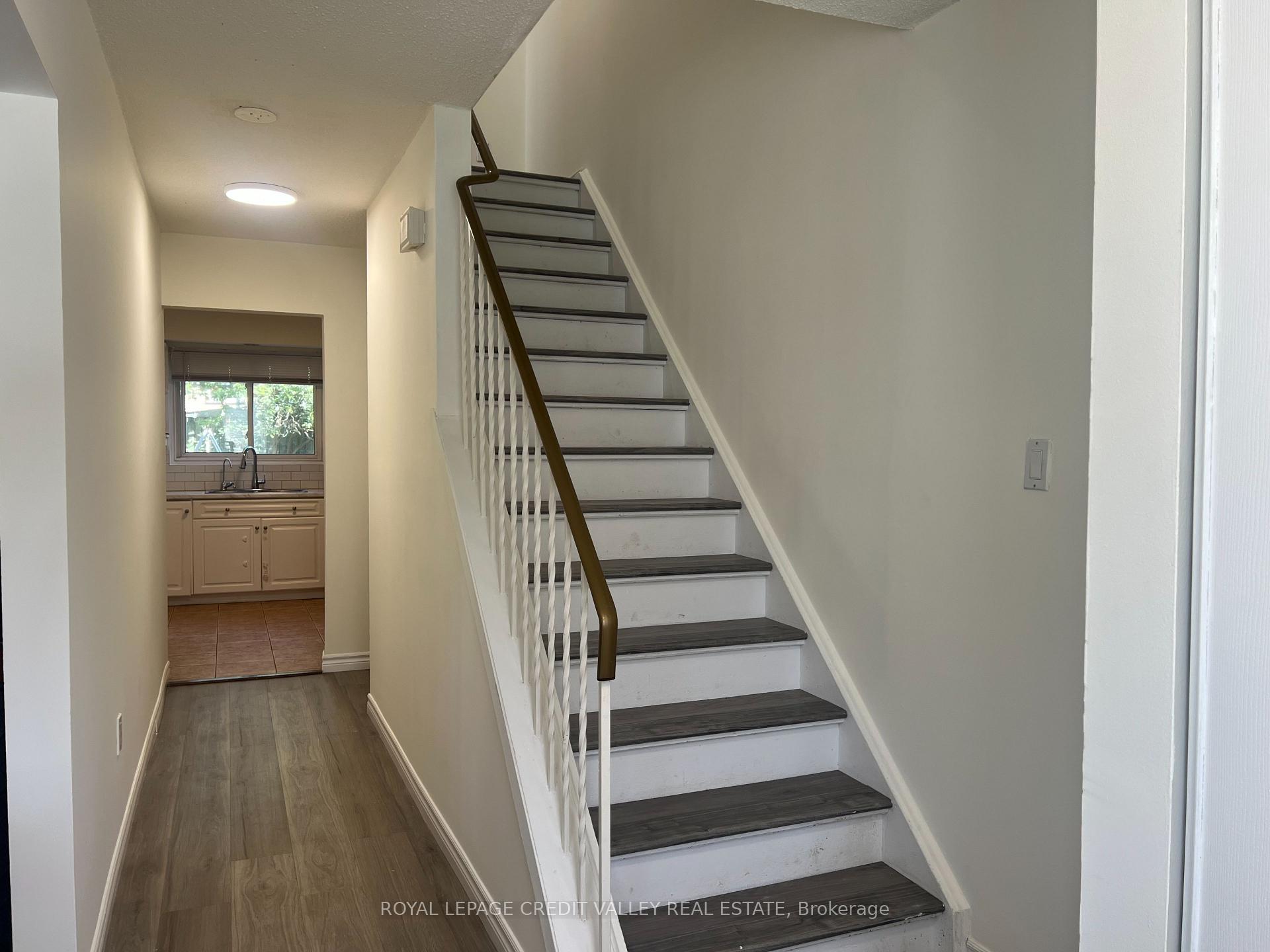 Photo 6 of 531 Camelot Drive, Oshawa, Eastdale — HOMEH