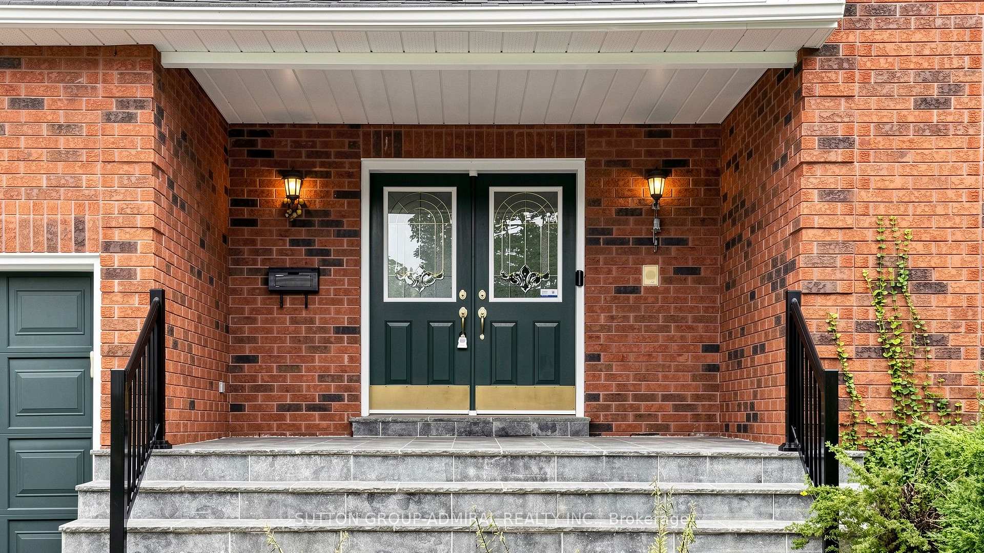 Photo 3 of 41 Captain Armstrong Lane, Markham, Sherwood-Amberglen — HOMEH