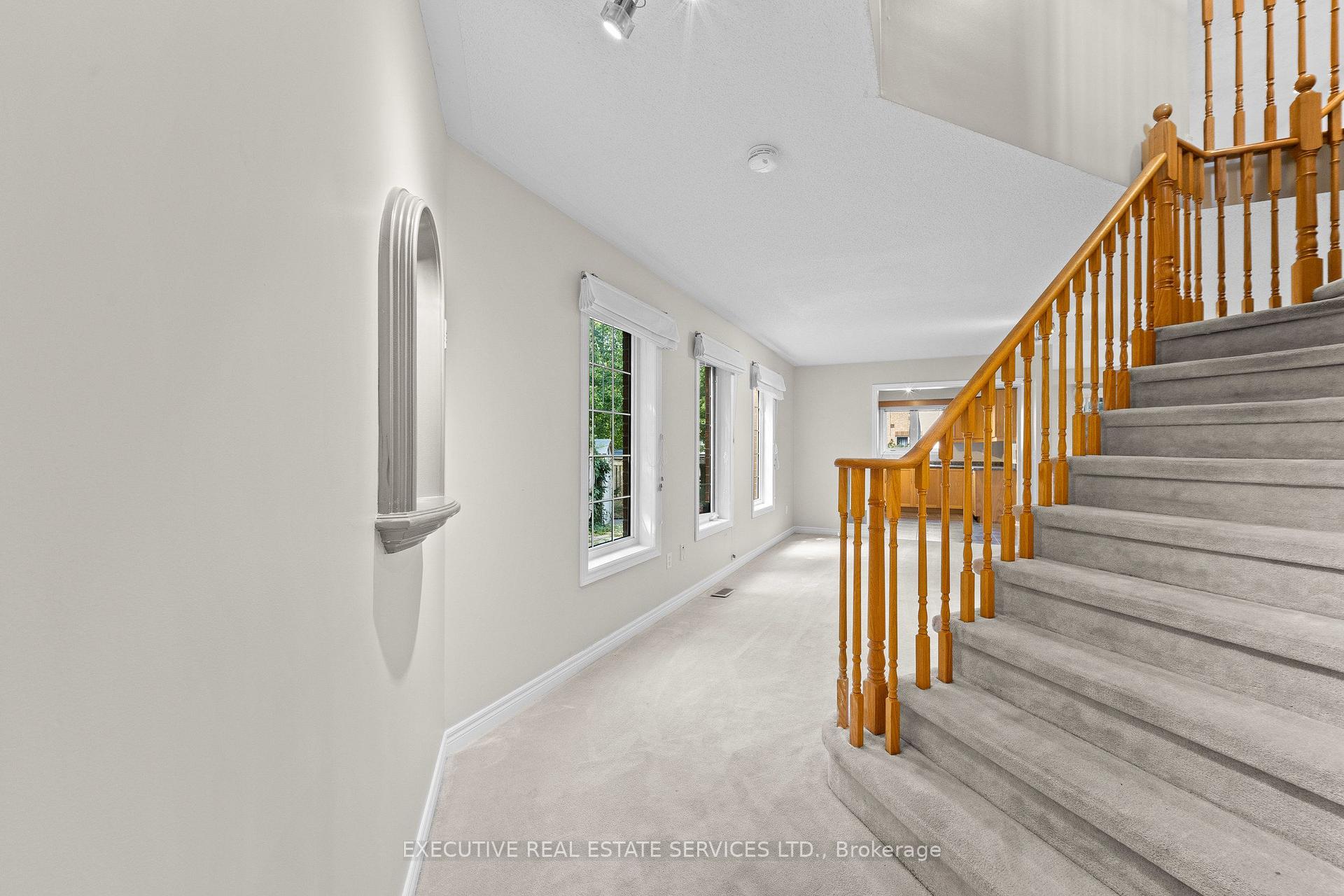 Photo 9 of 56 Samantha Crescent, Brampton, Sandringham-Wellington — HOMEH