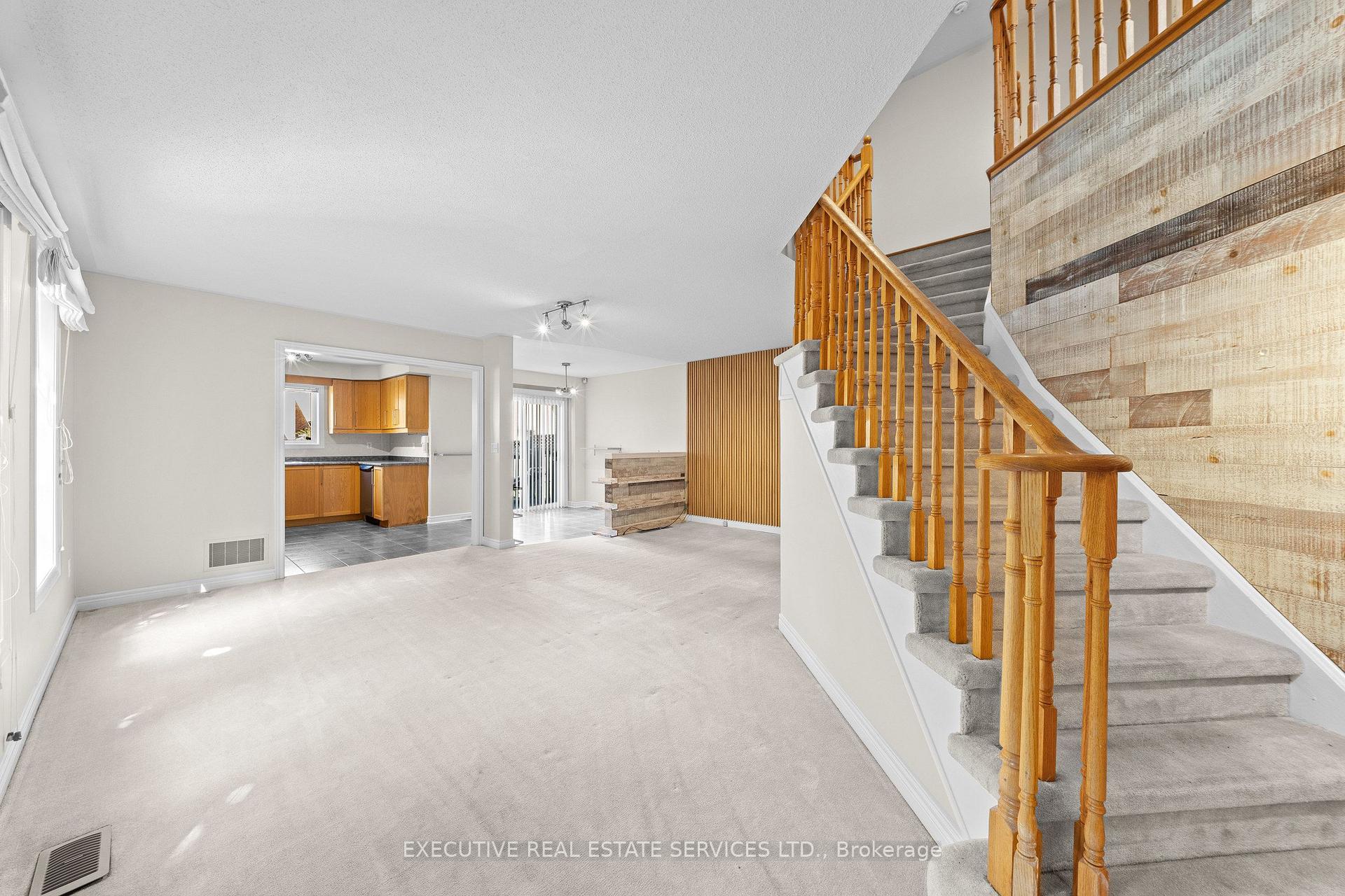 Photo 10 of 56 Samantha Crescent, Brampton, Sandringham-Wellington — HOMEH
