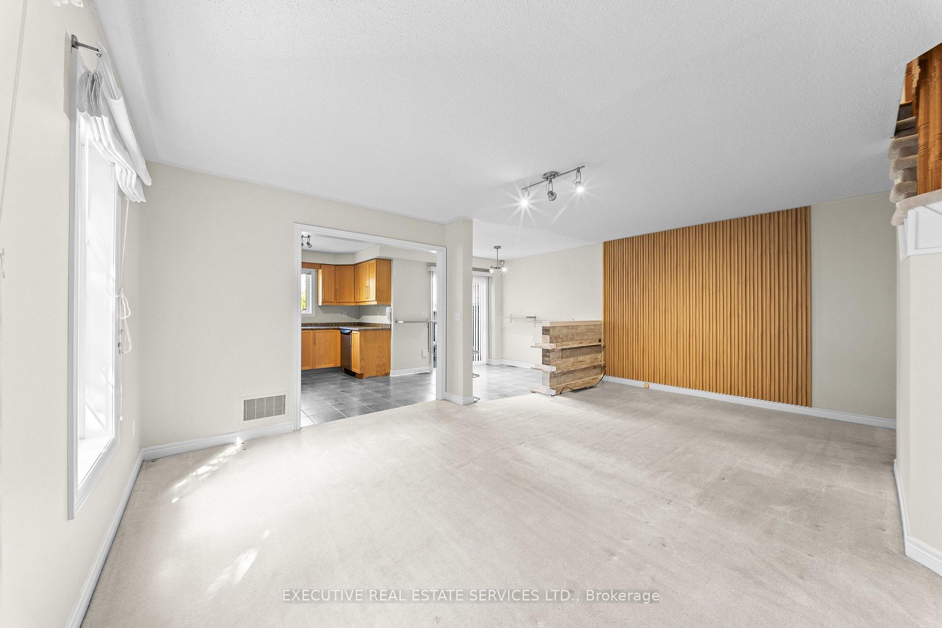Photo 11 of 56 Samantha Crescent, Brampton, Sandringham-Wellington — HOMEH
