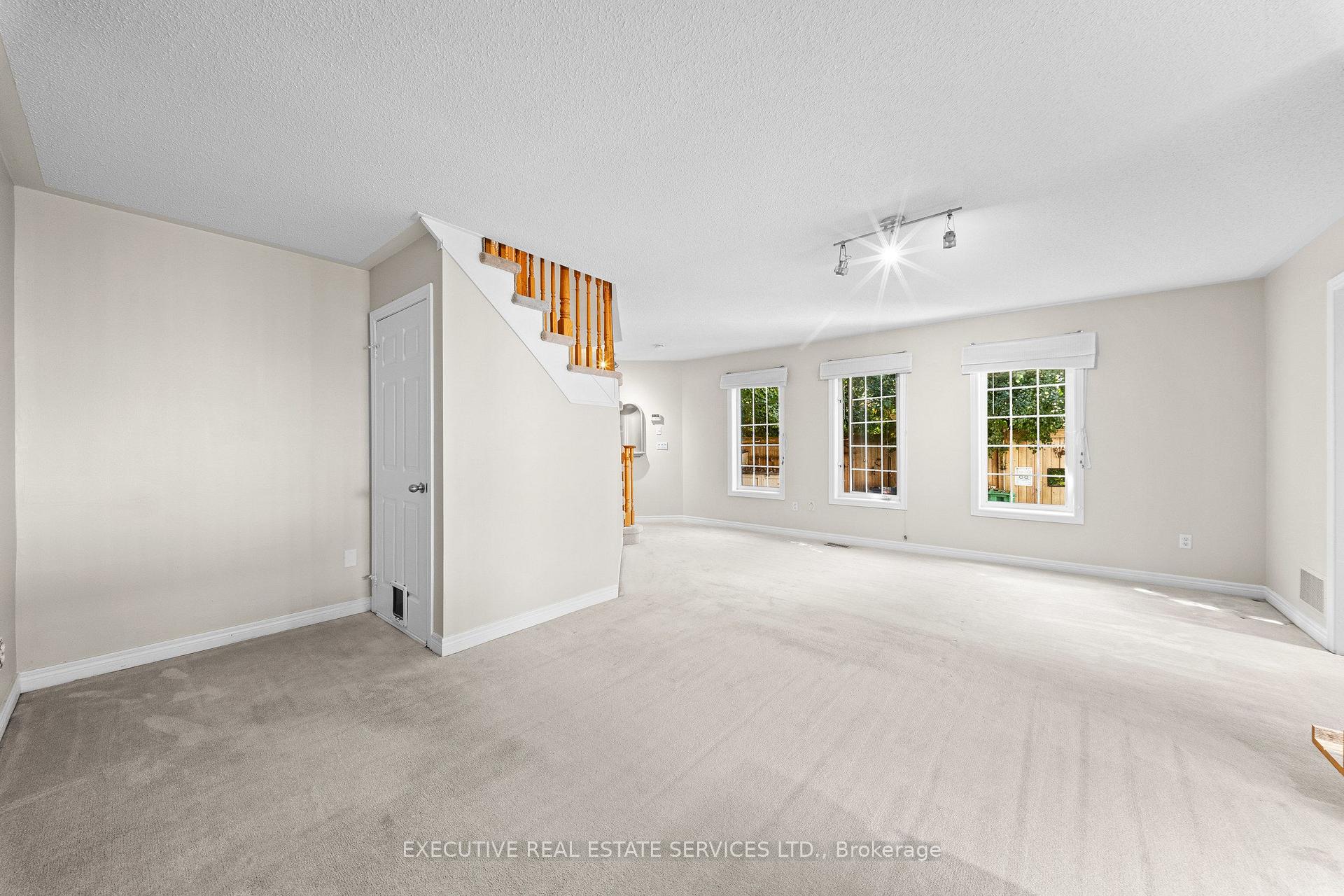 Photo 14 of 56 Samantha Crescent, Brampton, Sandringham-Wellington — HOMEH