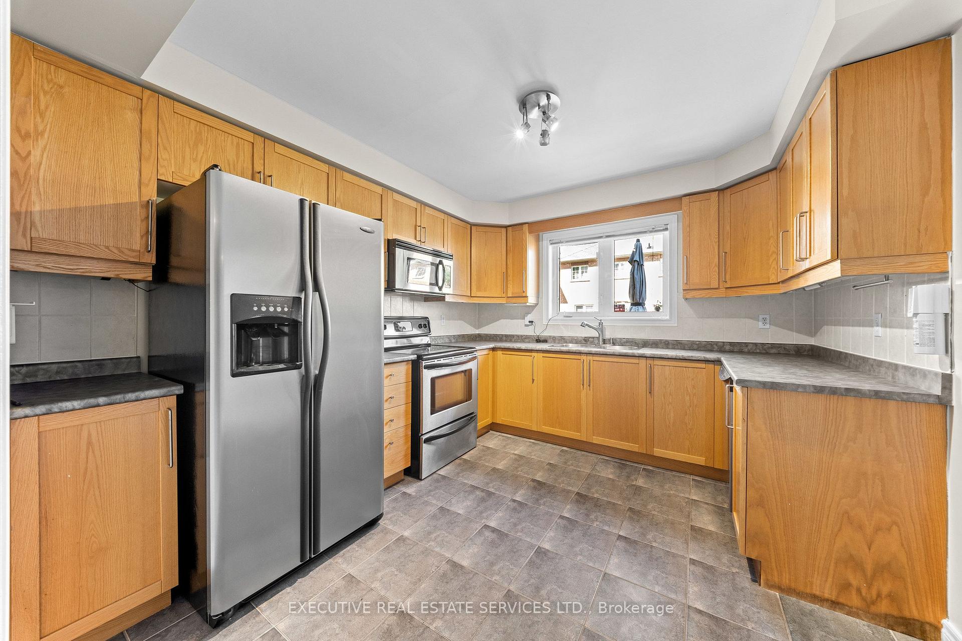 Photo 15 of 56 Samantha Crescent, Brampton, Sandringham-Wellington — HOMEH