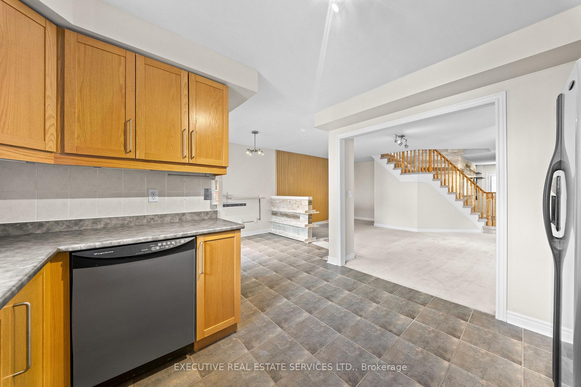 Photo 17 of 56 Samantha Crescent, Brampton, Sandringham-Wellington — HOMEH