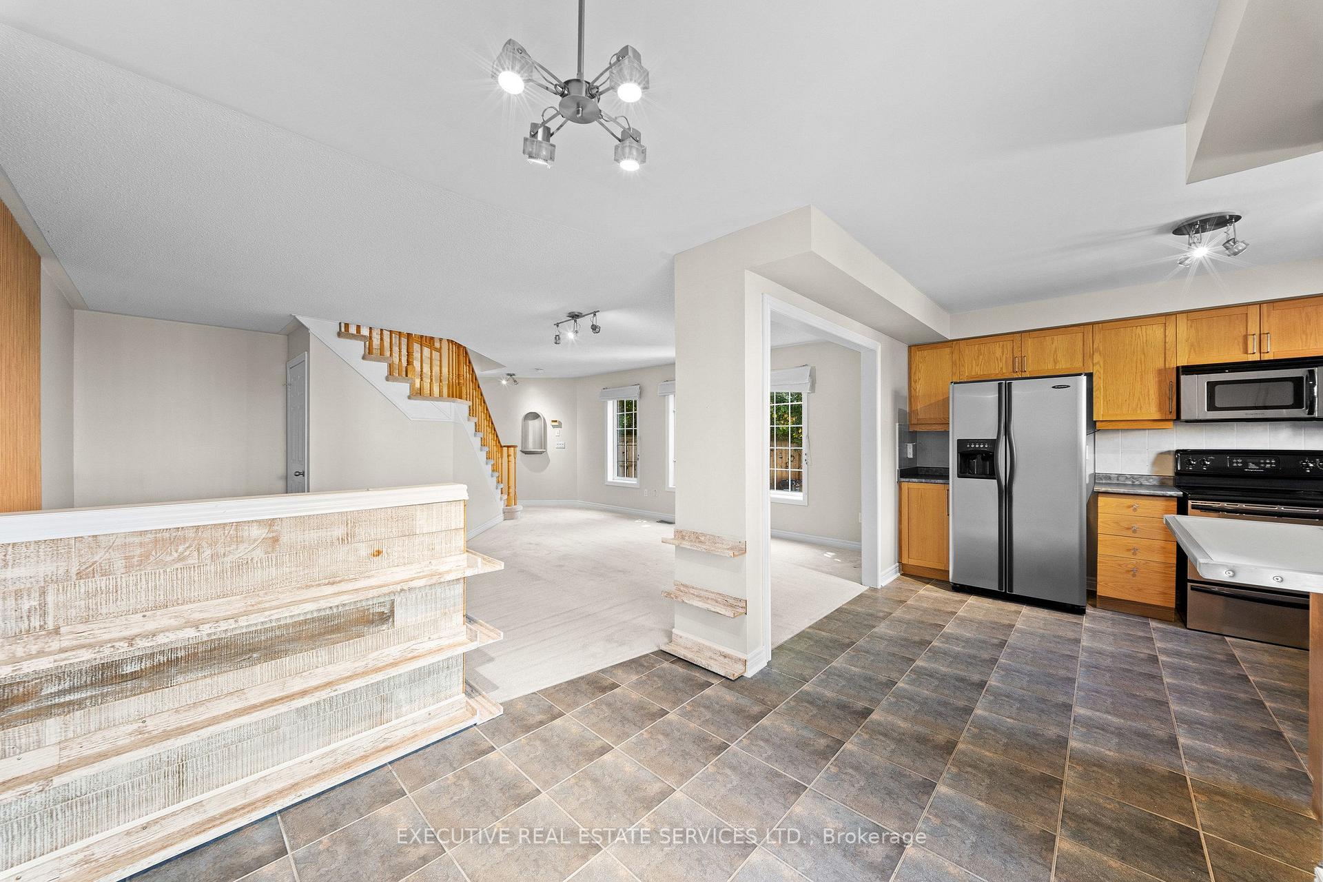 Photo 19 of 56 Samantha Crescent, Brampton, Sandringham-Wellington — HOMEH