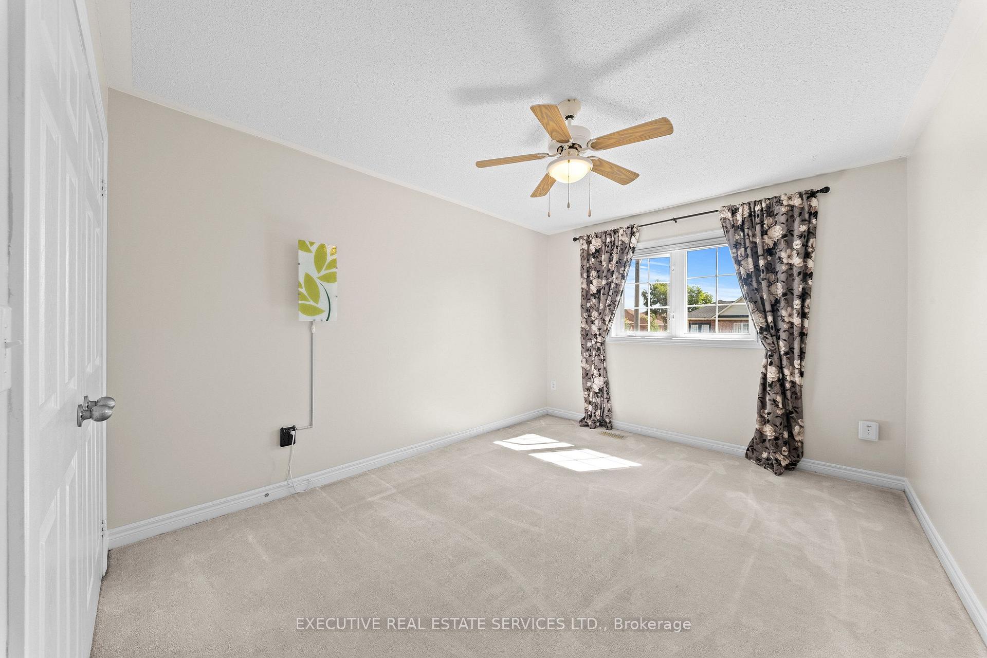Photo 28 of 56 Samantha Crescent, Brampton, Sandringham-Wellington — HOMEH