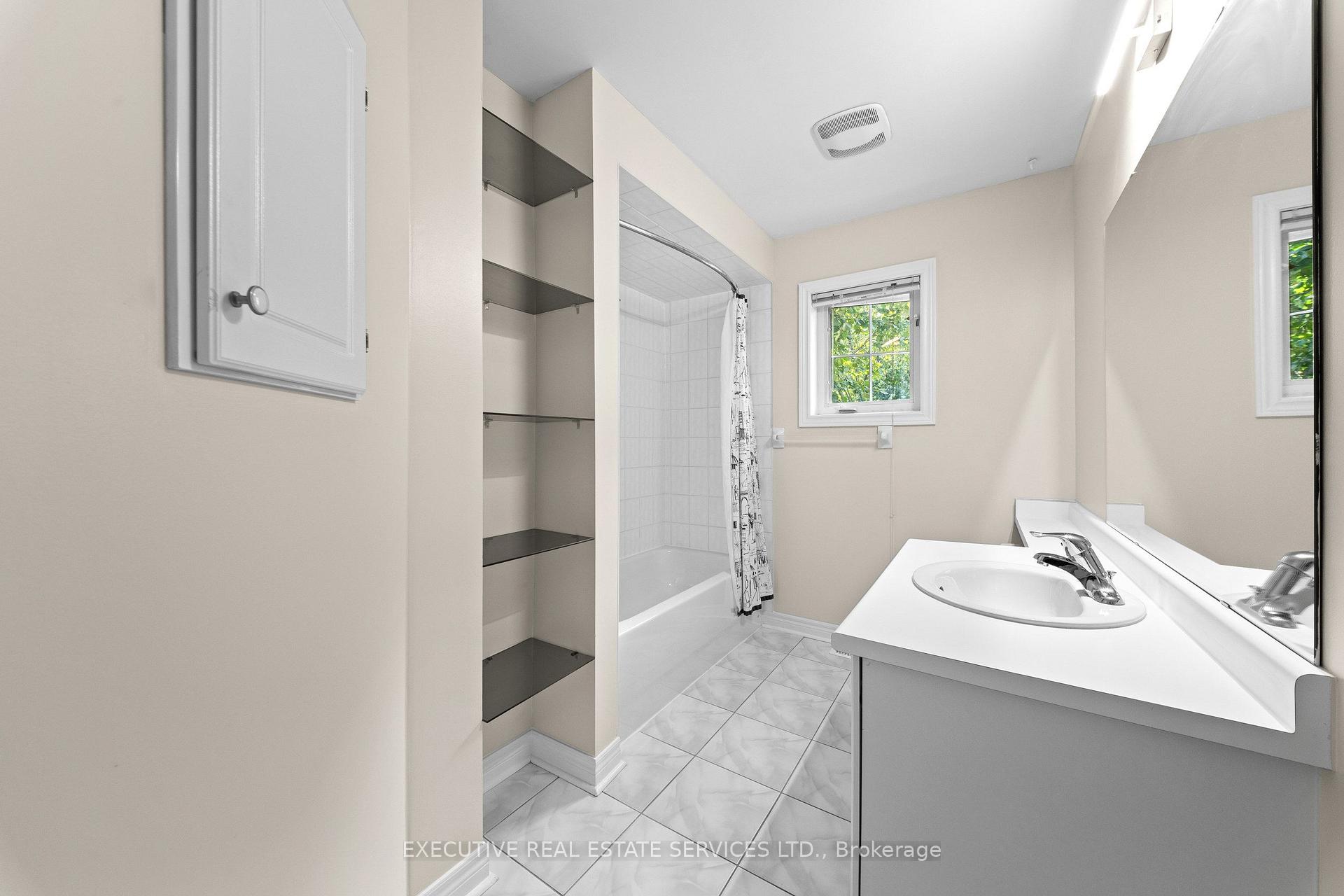 Photo 30 of 56 Samantha Crescent, Brampton, Sandringham-Wellington — HOMEH