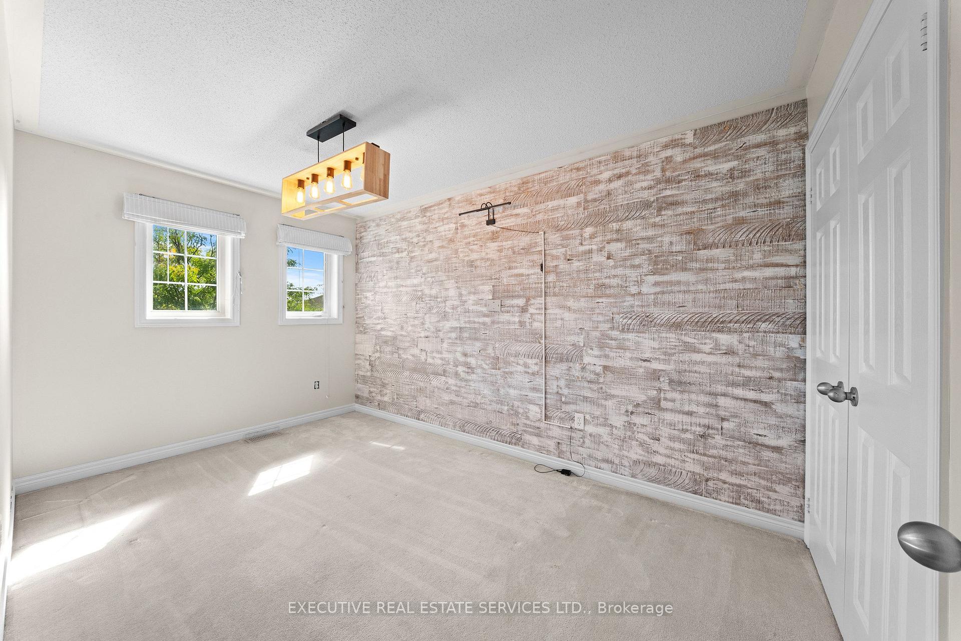 Photo 32 of 56 Samantha Crescent, Brampton, Sandringham-Wellington — HOMEH
