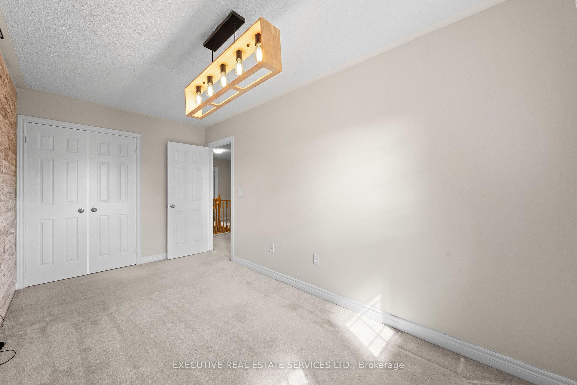 Photo 33 of 56 Samantha Crescent, Brampton, Sandringham-Wellington — HOMEH
