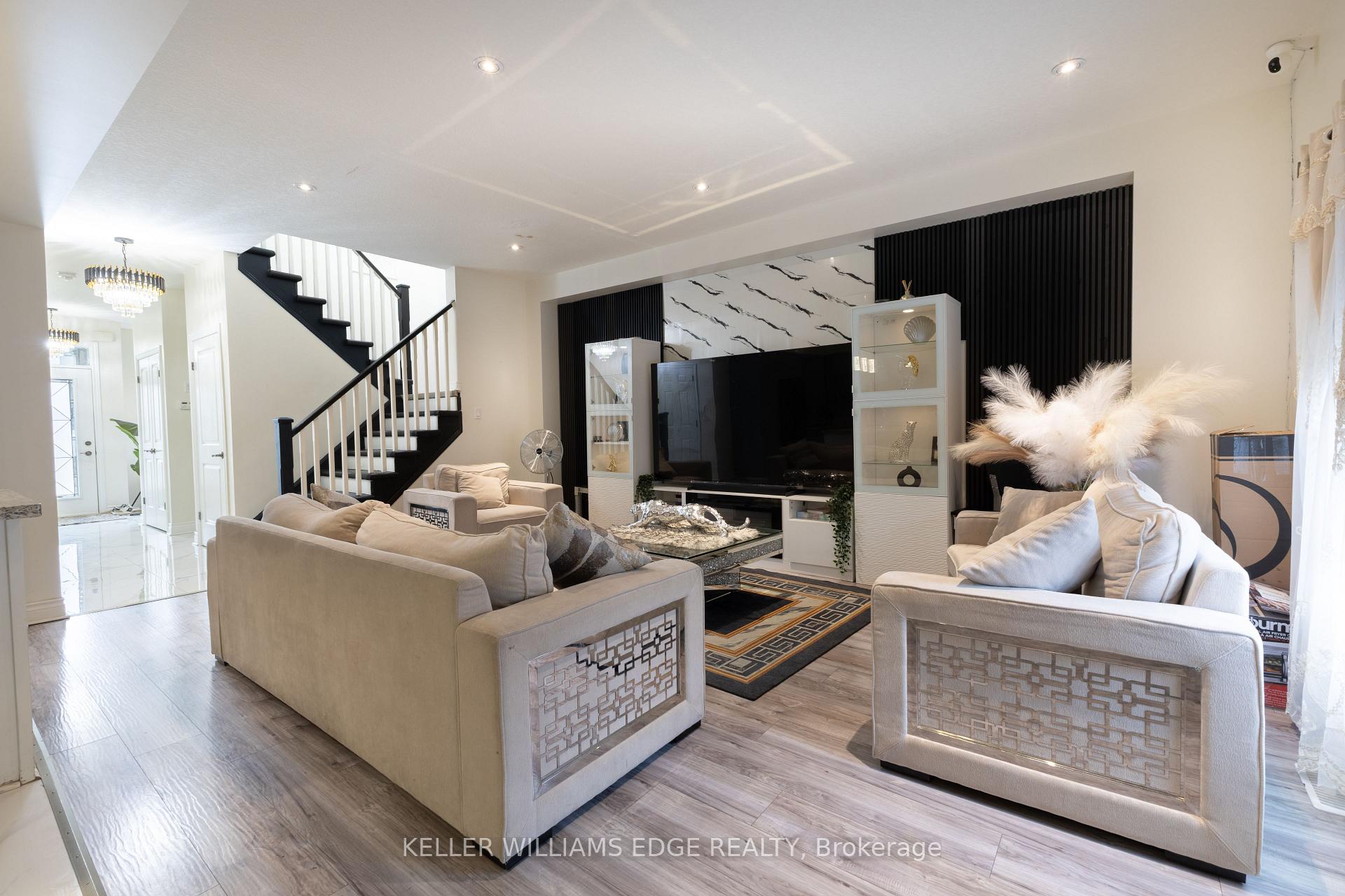 Photo 3 of Unit #25, 120 Vineberg Drive, Hamilton, Chappel — HOMEH