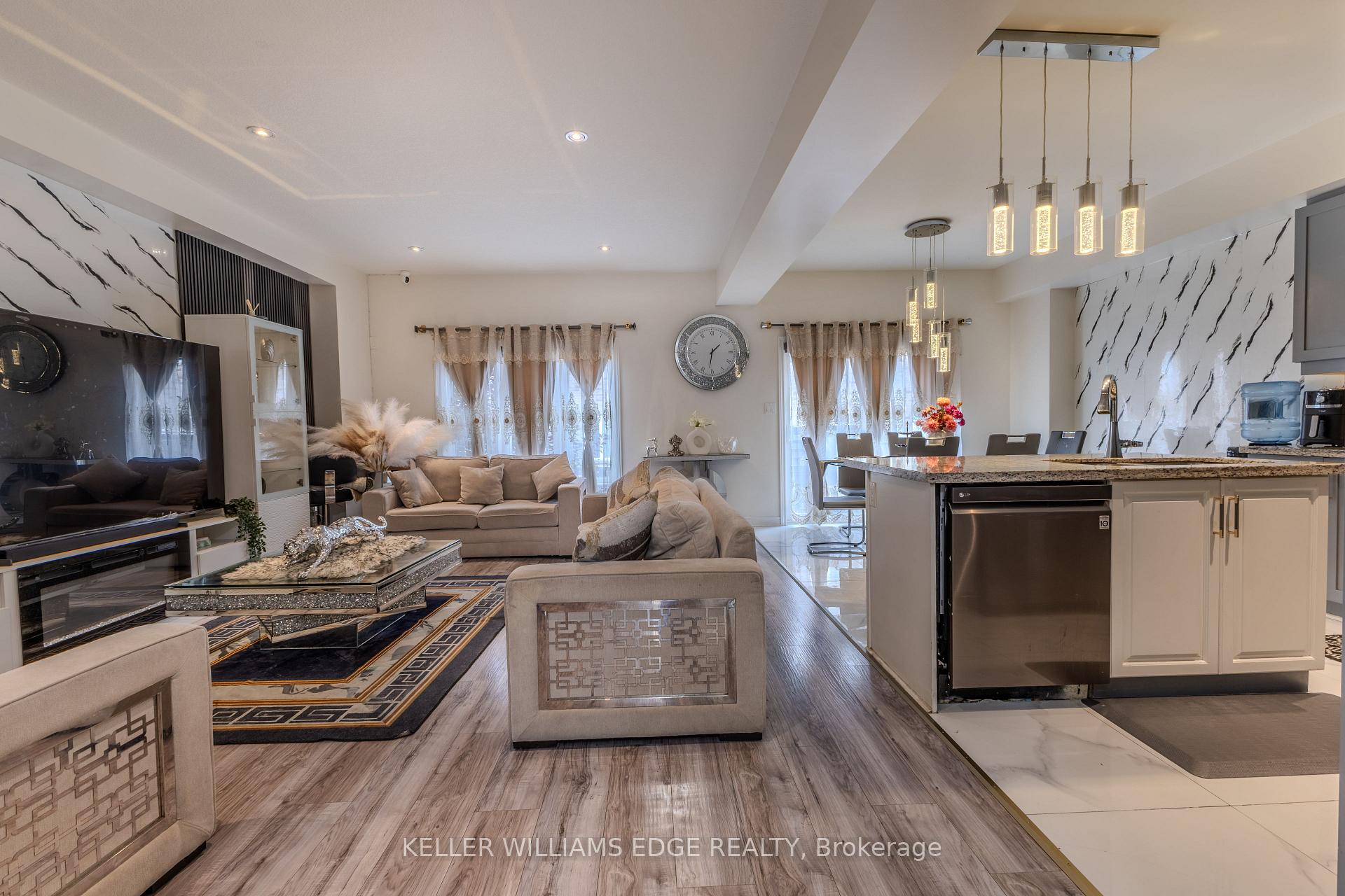 Photo 4 of Unit #25, 120 Vineberg Drive, Hamilton, Chappel — HOMEH