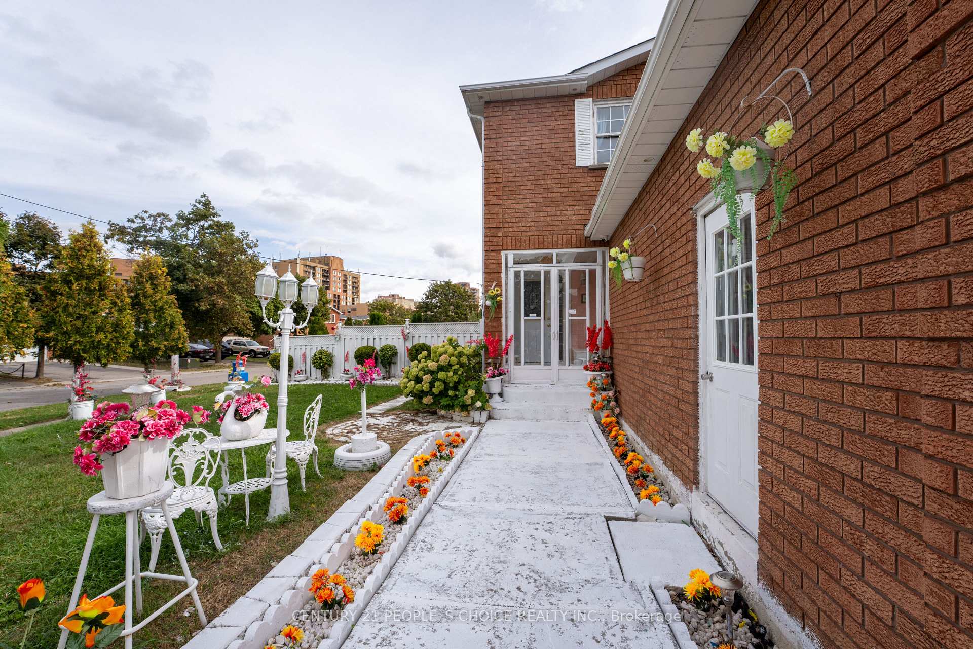 Photo 4 of 30 Daffodil Place, Brampton, Fletcher's Creek South — HOMEH