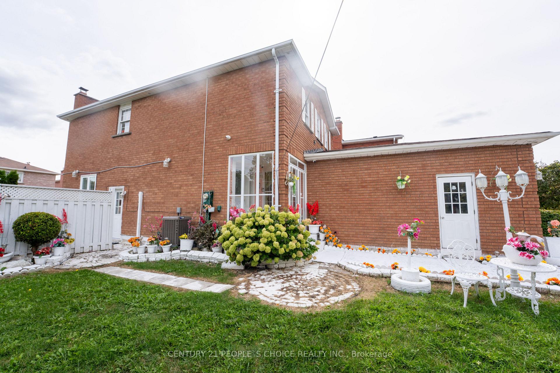 Photo 5 of 30 Daffodil Place, Brampton, Fletcher's Creek South — HOMEH