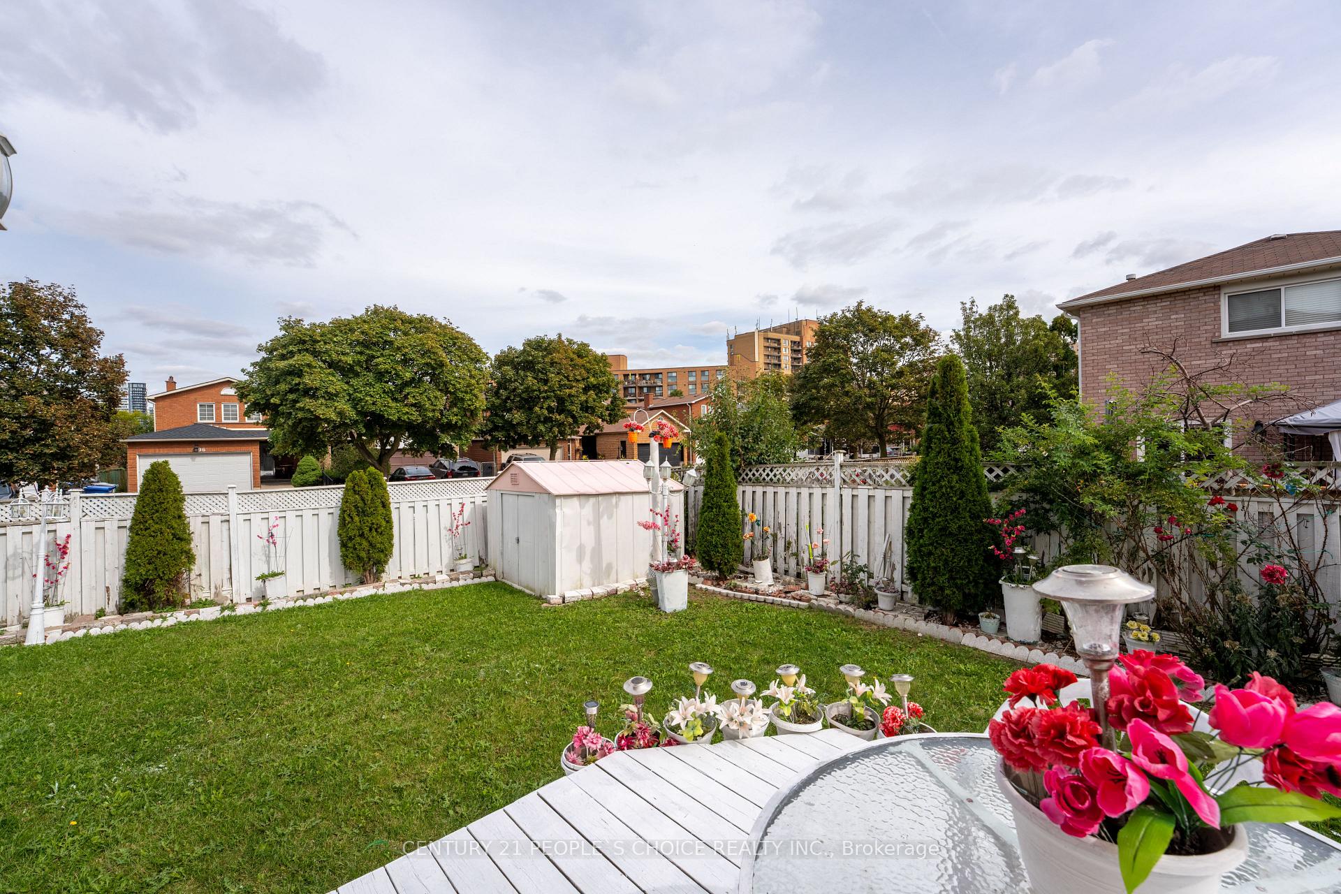 Photo 9 of 30 Daffodil Place, Brampton, Fletcher's Creek South — HOMEH