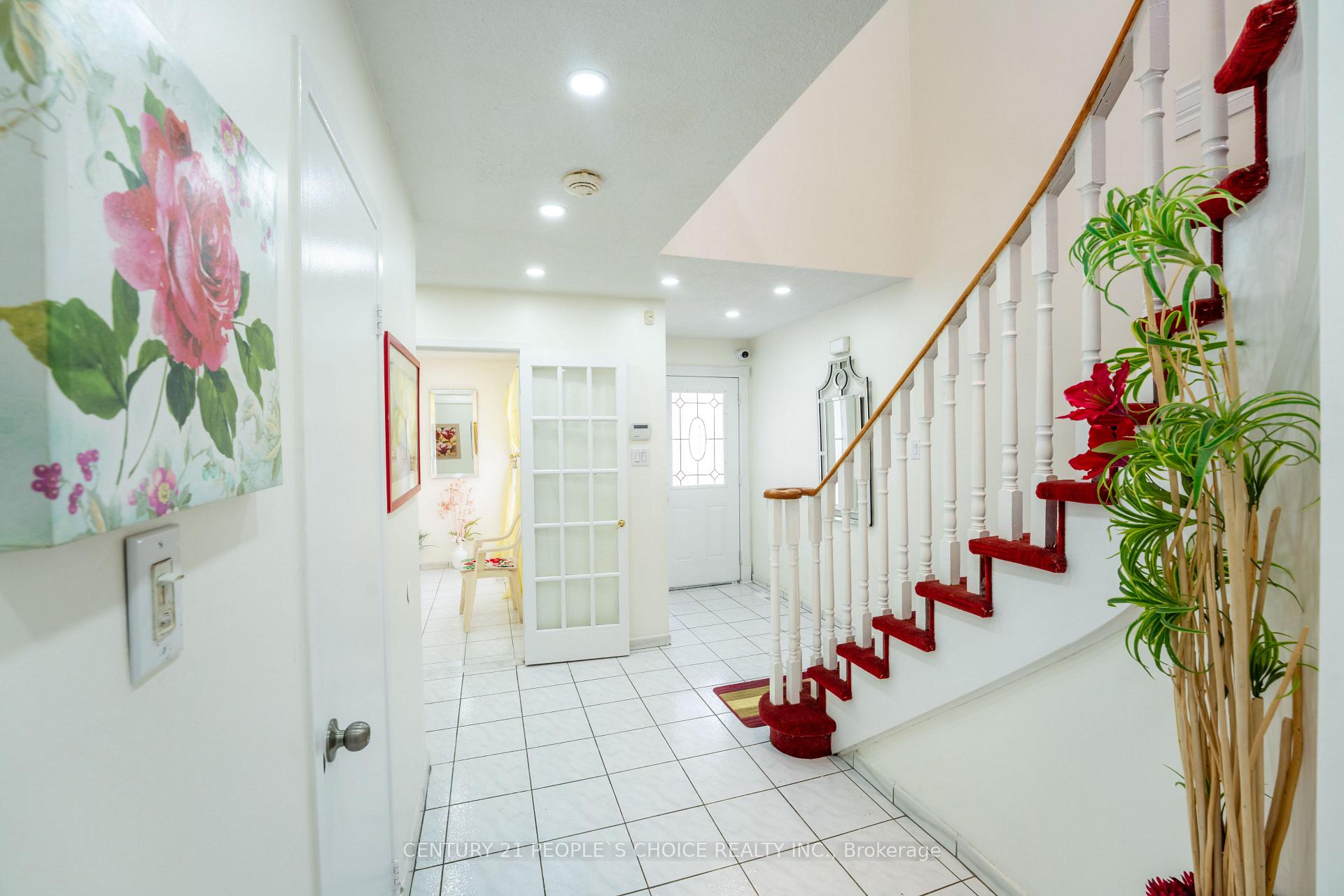 Photo 13 of 30 Daffodil Place, Brampton, Fletcher's Creek South — HOMEH
