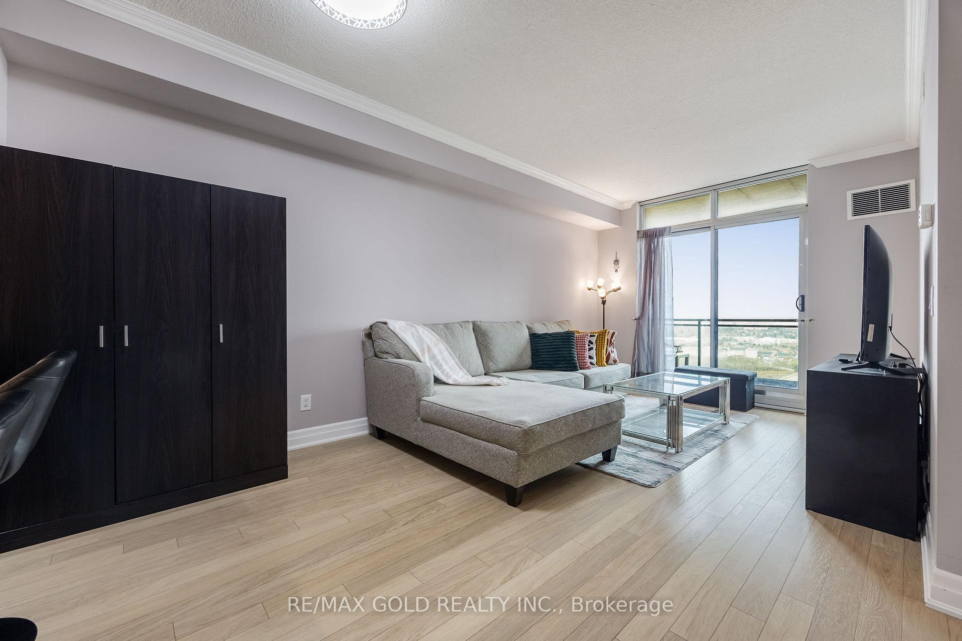Photo 8 of Unit 2407, 100 John Street, Brampton, Downtown Brampton — HOMEH