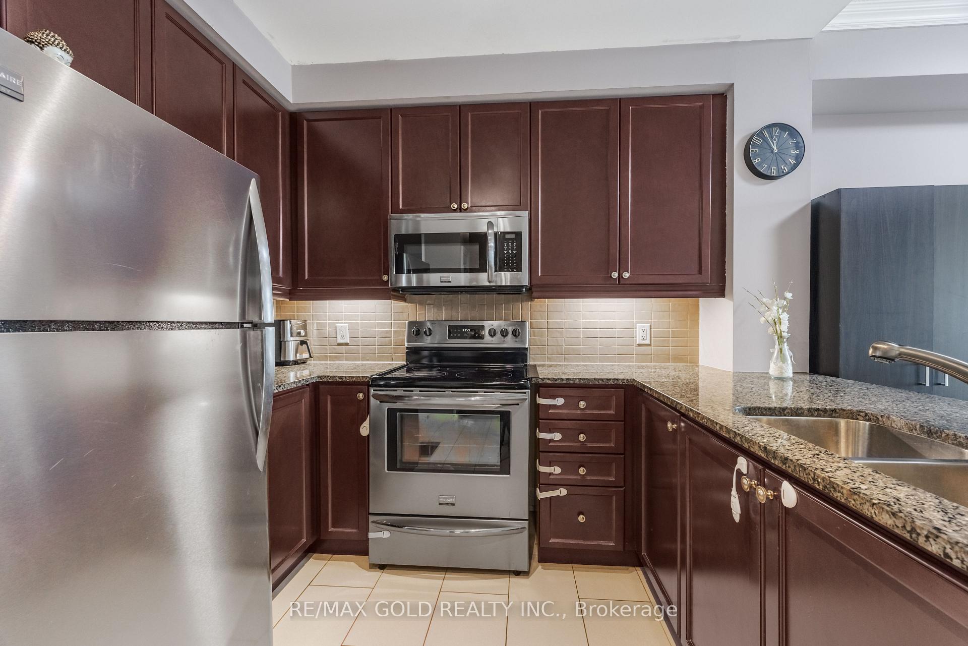 Photo 13 of Unit 2407, 100 John Street, Brampton, Downtown Brampton — HOMEH
