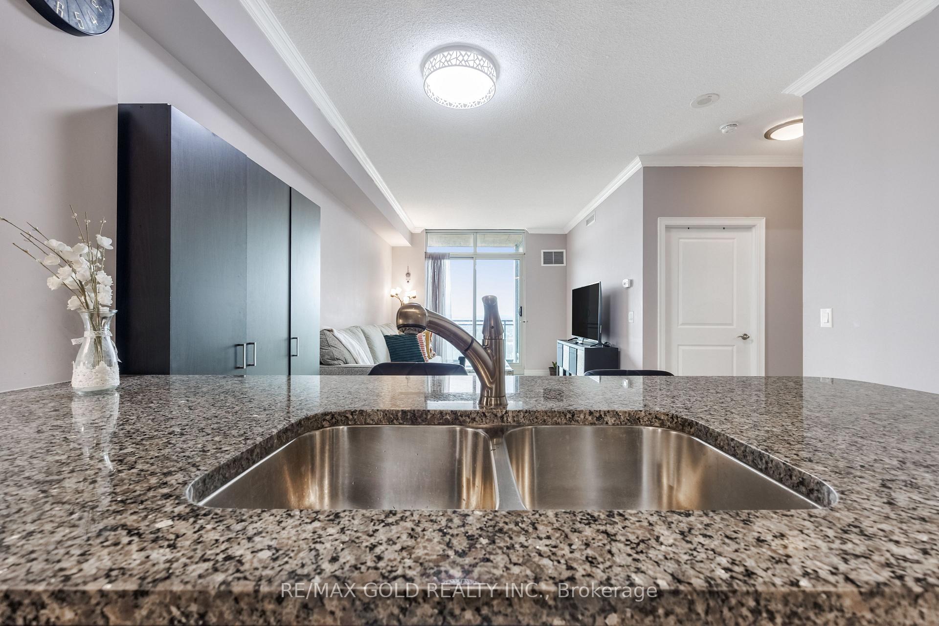 Photo 14 of Unit 2407, 100 John Street, Brampton, Downtown Brampton — HOMEH