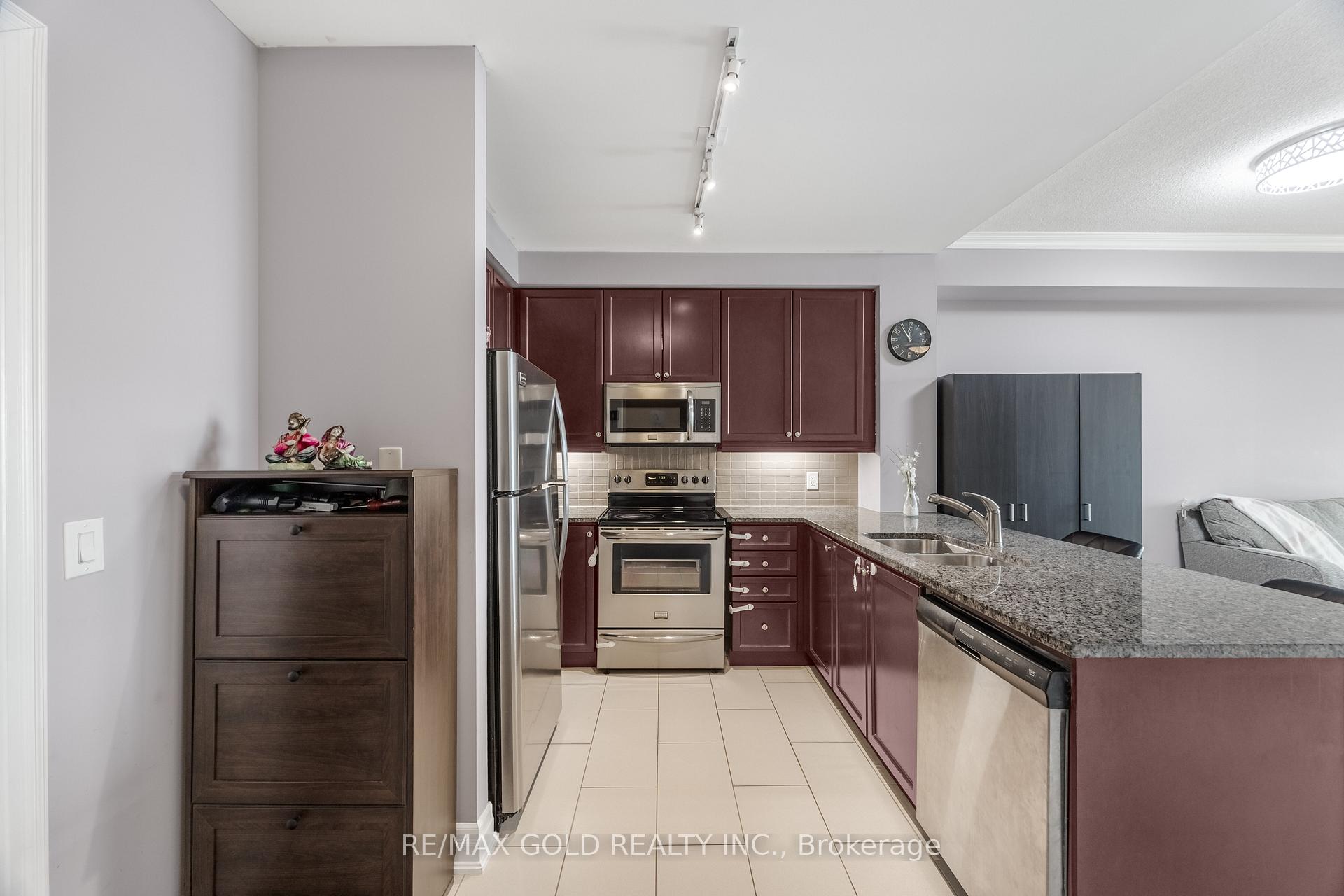 Photo 34 of Unit 2407, 100 John Street, Brampton, Downtown Brampton — HOMEH