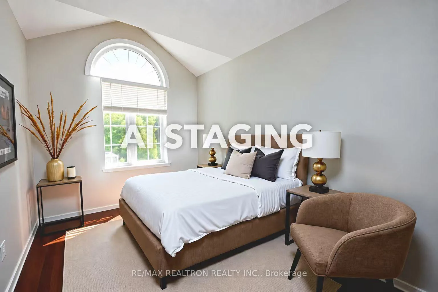 Photo 7 of 147 Laramie Crescent, Vaughan, Patterson — HOMEH
