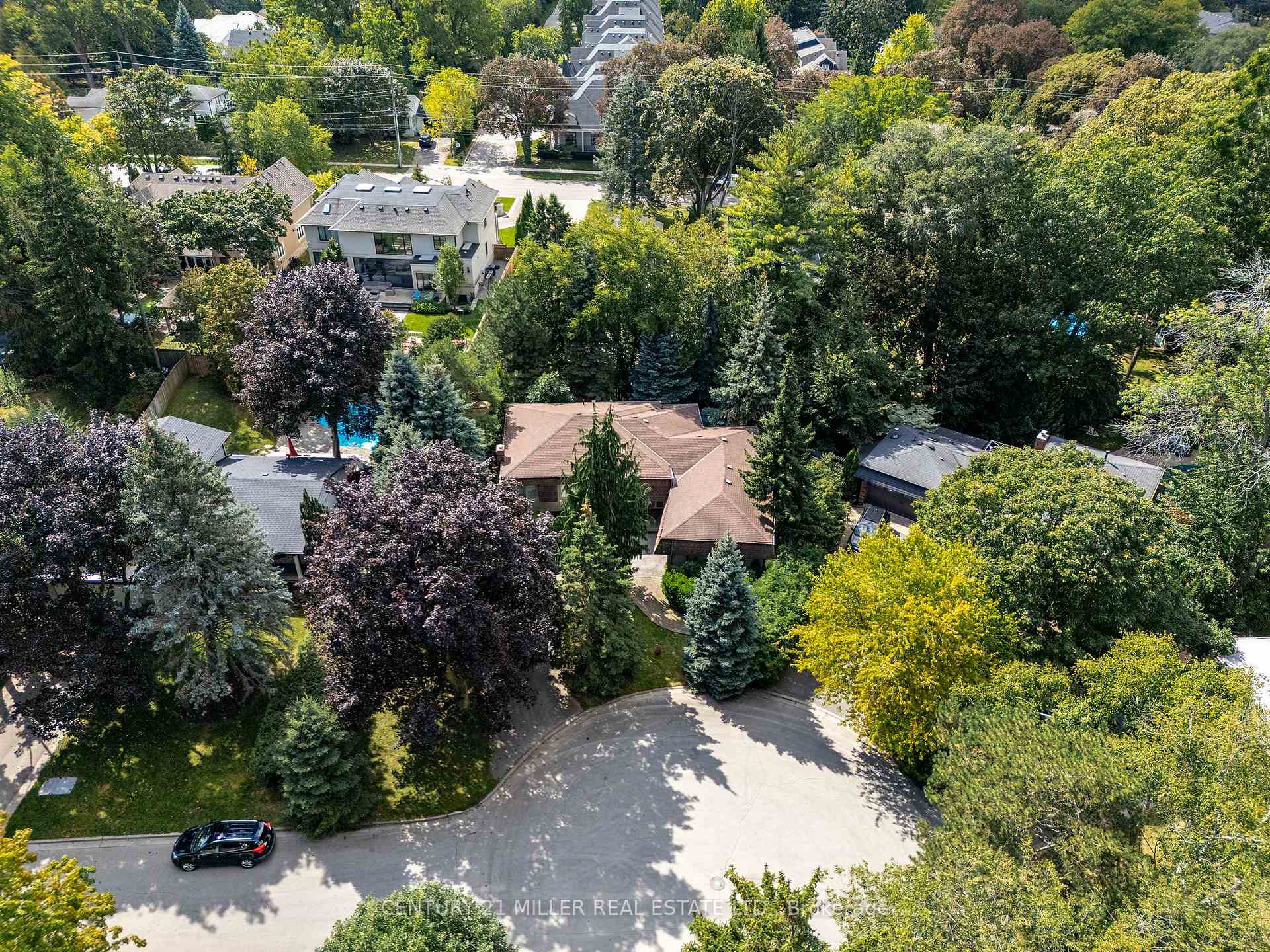 Photo 4 of 130 Tavistock Square, Oakville, Southwest — HOMEH