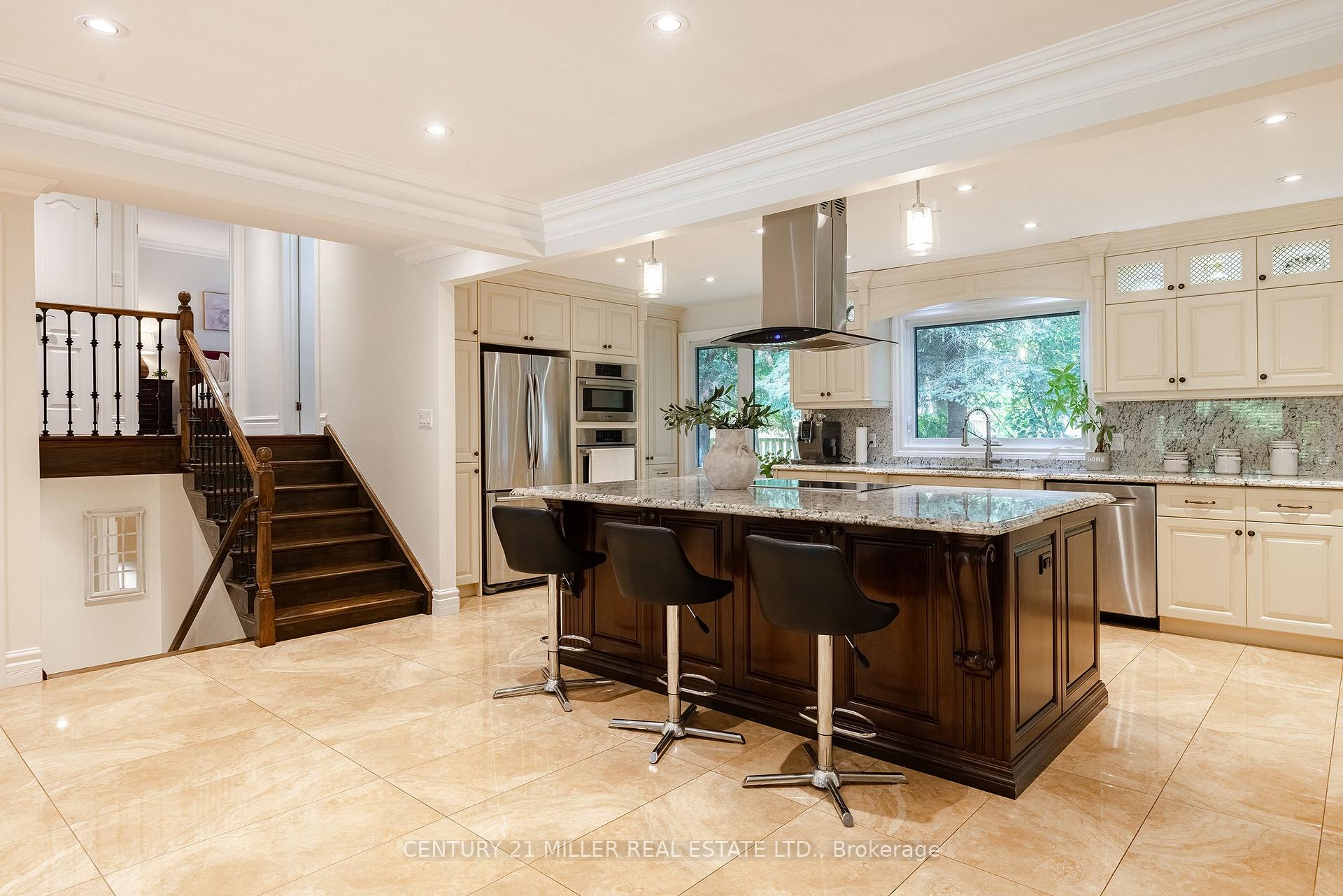 Photo 10 of 130 Tavistock Square, Oakville, Southwest — HOMEH