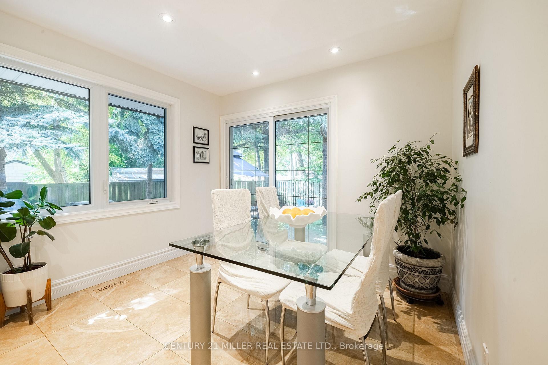 Photo 13 of 130 Tavistock Square, Oakville, Southwest — HOMEH