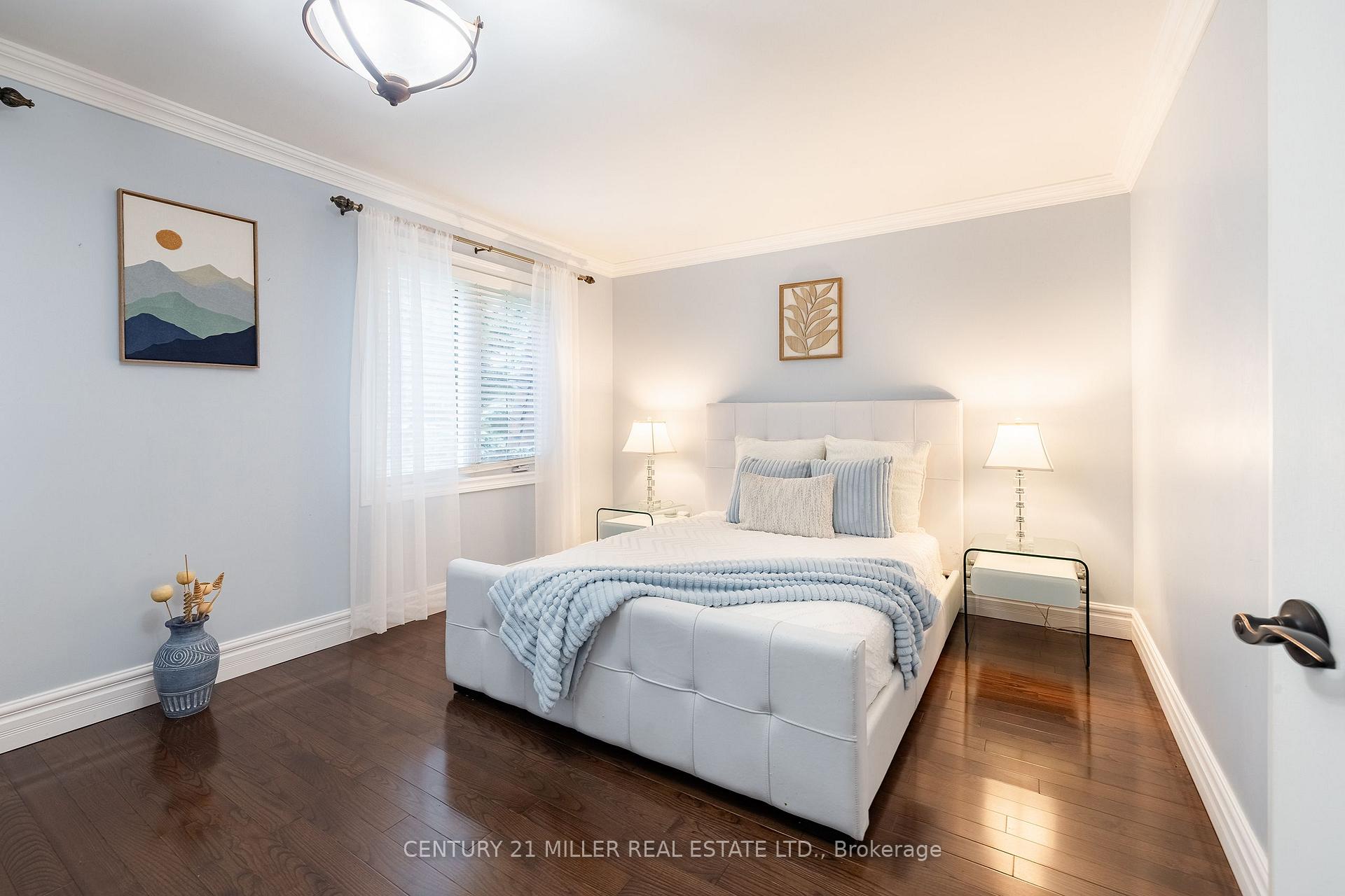 Photo 18 of 130 Tavistock Square, Oakville, Southwest — HOMEH