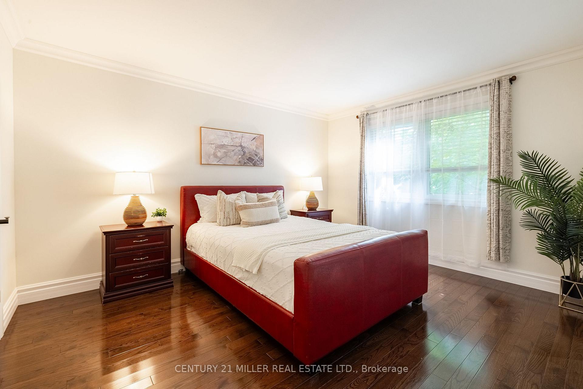 Photo 20 of 130 Tavistock Square, Oakville, Southwest — HOMEH