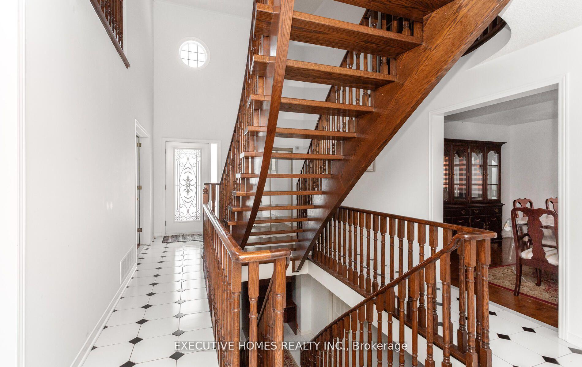 Photo 5 of 5489 Glen Erin Drive, Mississauga, Central Erin Mills — HOMEH