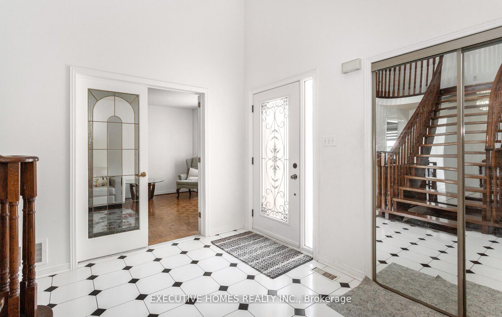 Photo 6 of 5489 Glen Erin Drive, Mississauga, Central Erin Mills — HOMEH