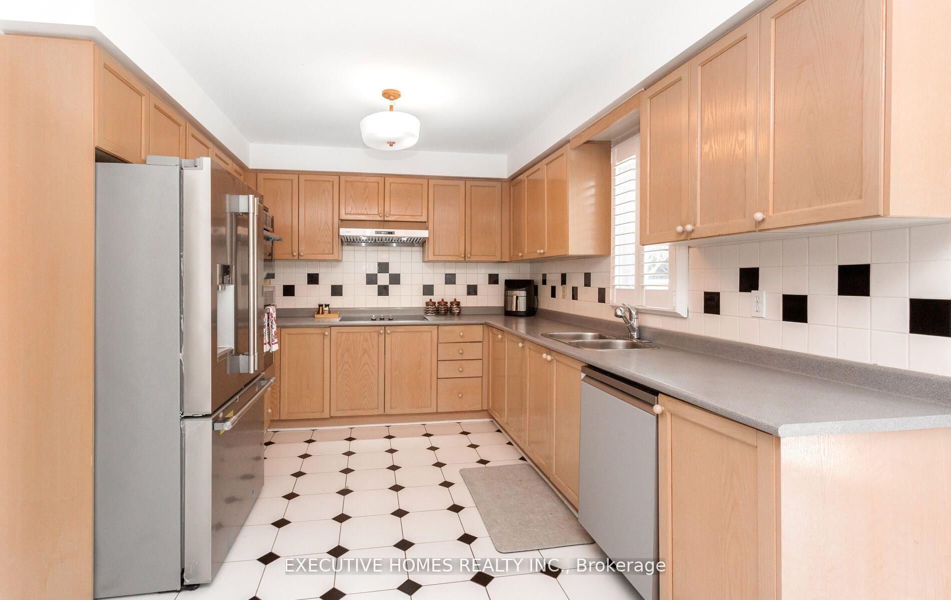 Photo 20 of 5489 Glen Erin Drive, Mississauga, Central Erin Mills — HOMEH