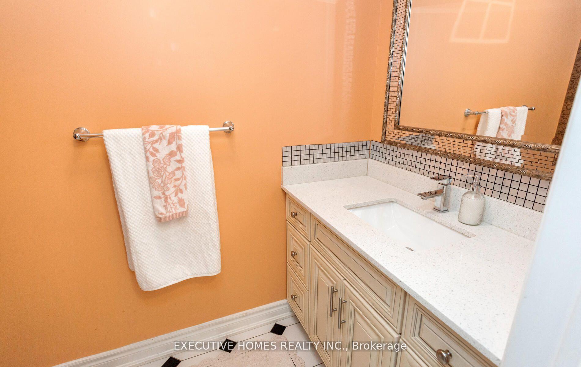 Photo 22 of 5489 Glen Erin Drive, Mississauga, Central Erin Mills — HOMEH