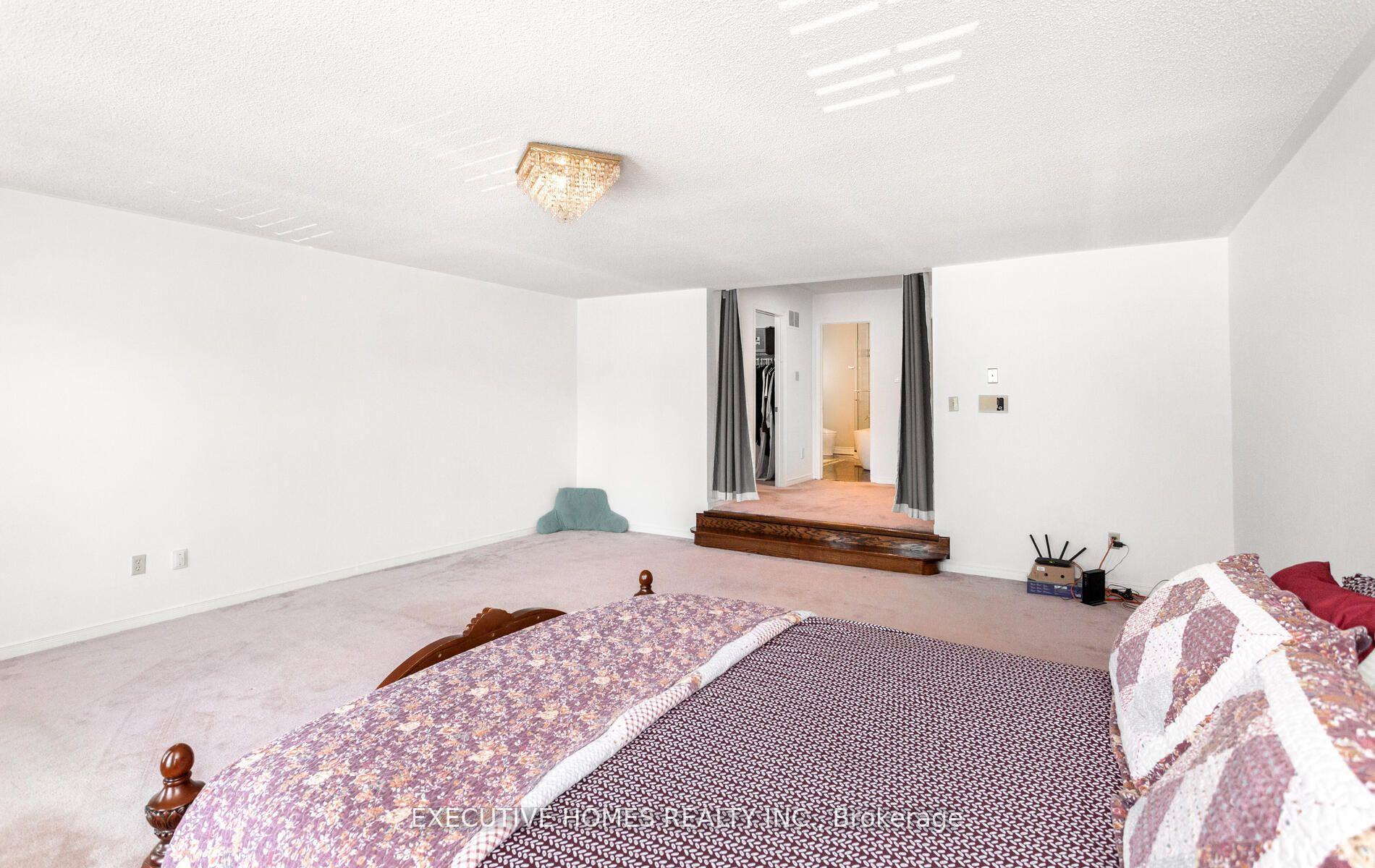 Photo 27 of 5489 Glen Erin Drive, Mississauga, Central Erin Mills — HOMEH