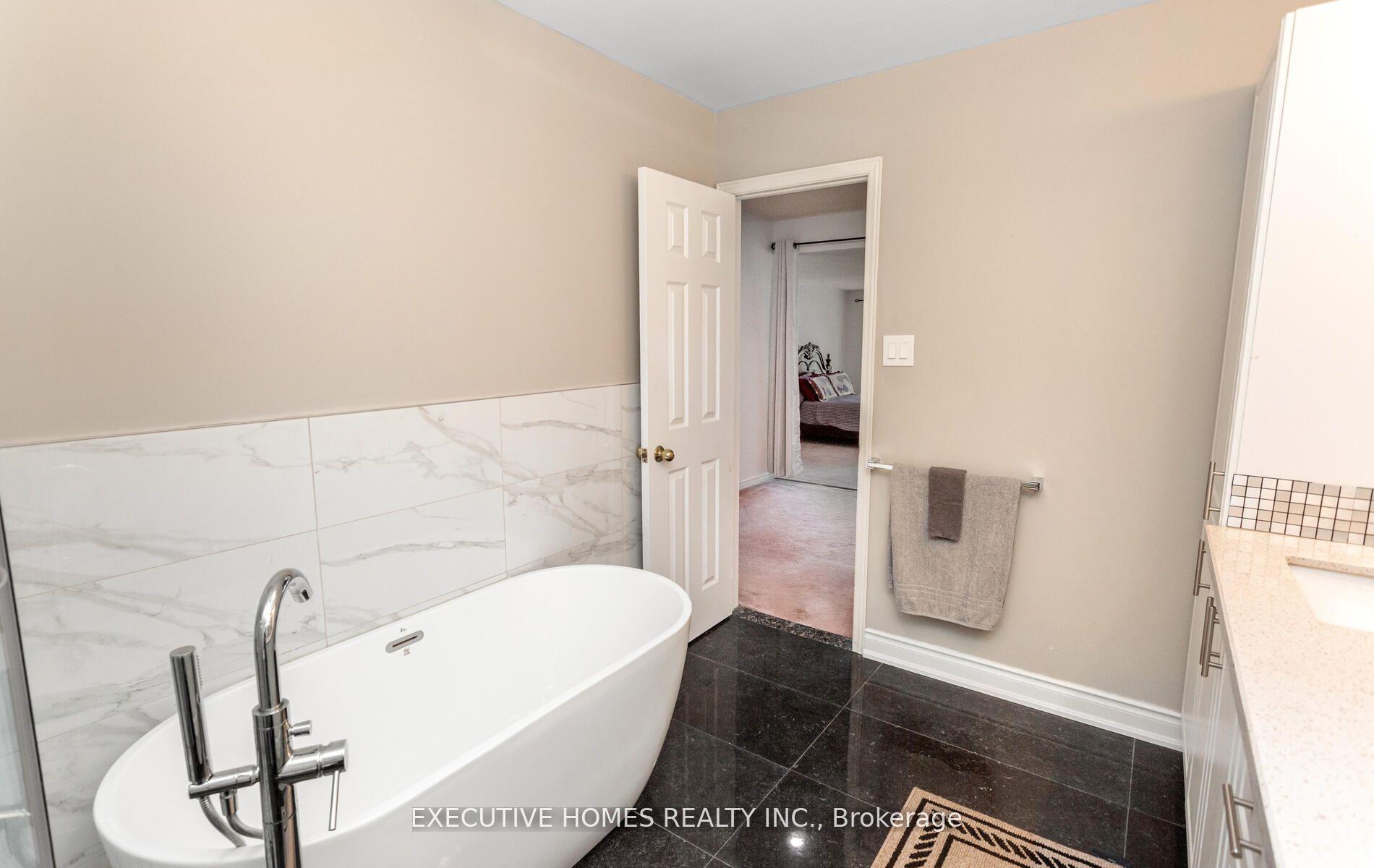 Photo 35 of 5489 Glen Erin Drive, Mississauga, Central Erin Mills — HOMEH