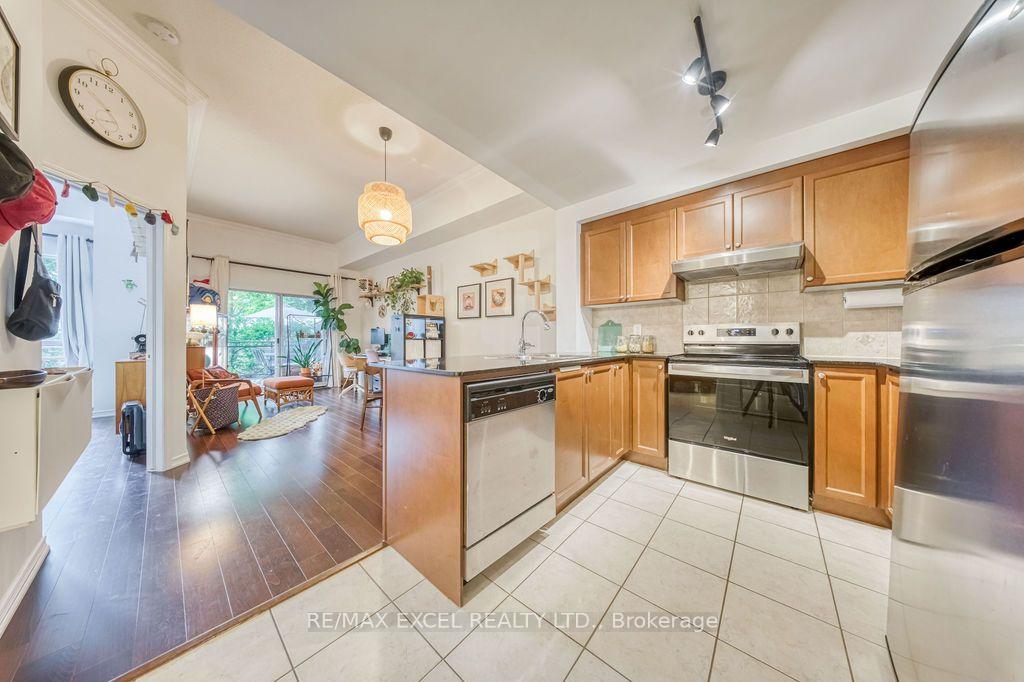 Photo 2 of Unit 102, 8 Maison Parc Court, Vaughan, Lakeview Estates — HOMEH