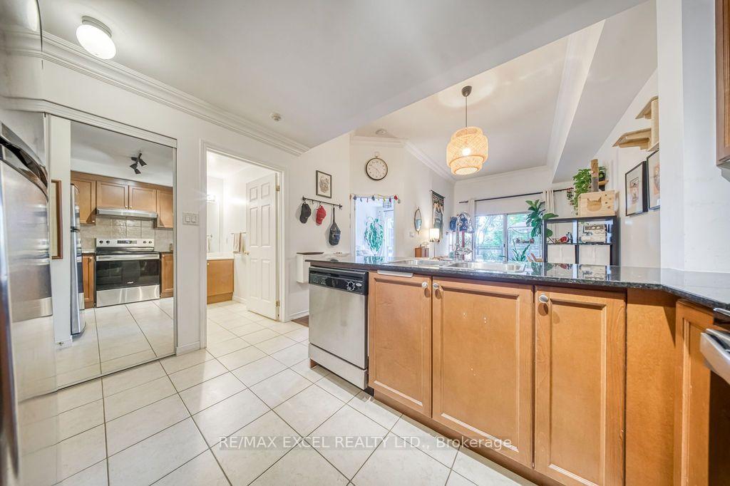 Photo 3 of Unit 102, 8 Maison Parc Court, Vaughan, Lakeview Estates — HOMEH