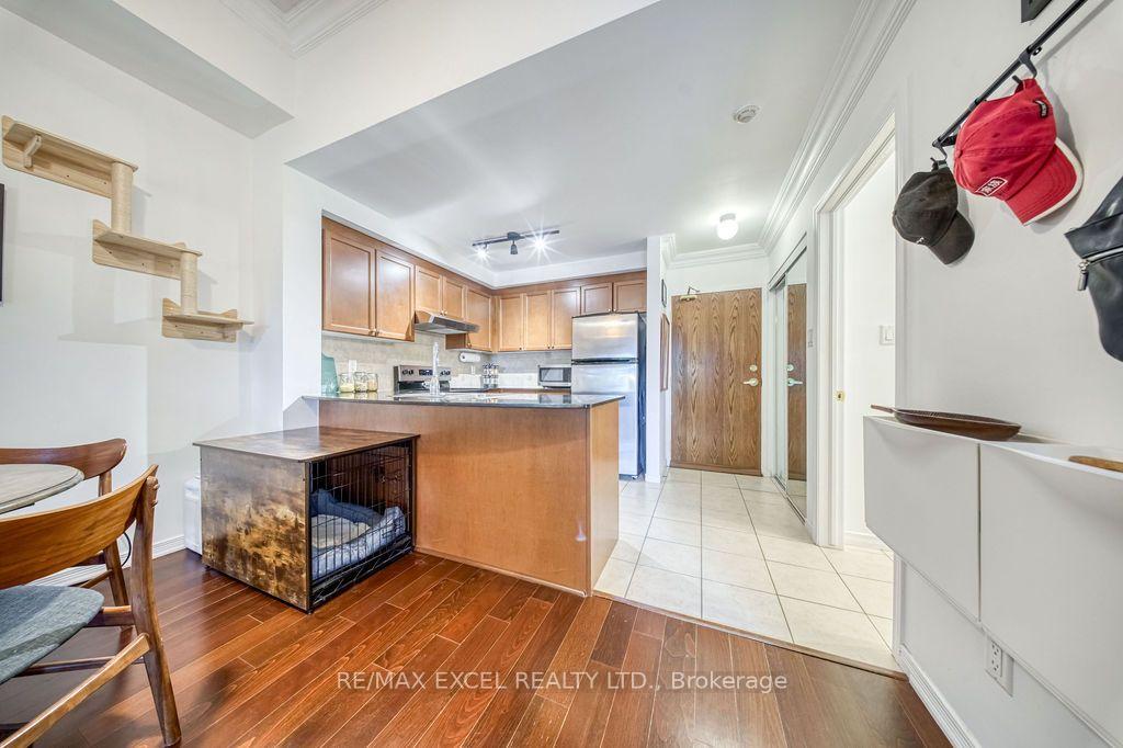 Photo 4 of Unit 102, 8 Maison Parc Court, Vaughan, Lakeview Estates — HOMEH