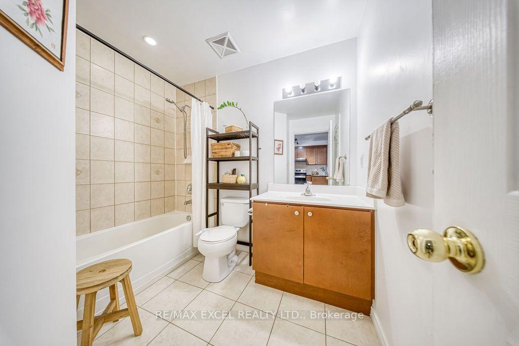 Photo 19 of Unit 102, 8 Maison Parc Court, Vaughan, Lakeview Estates — HOMEH