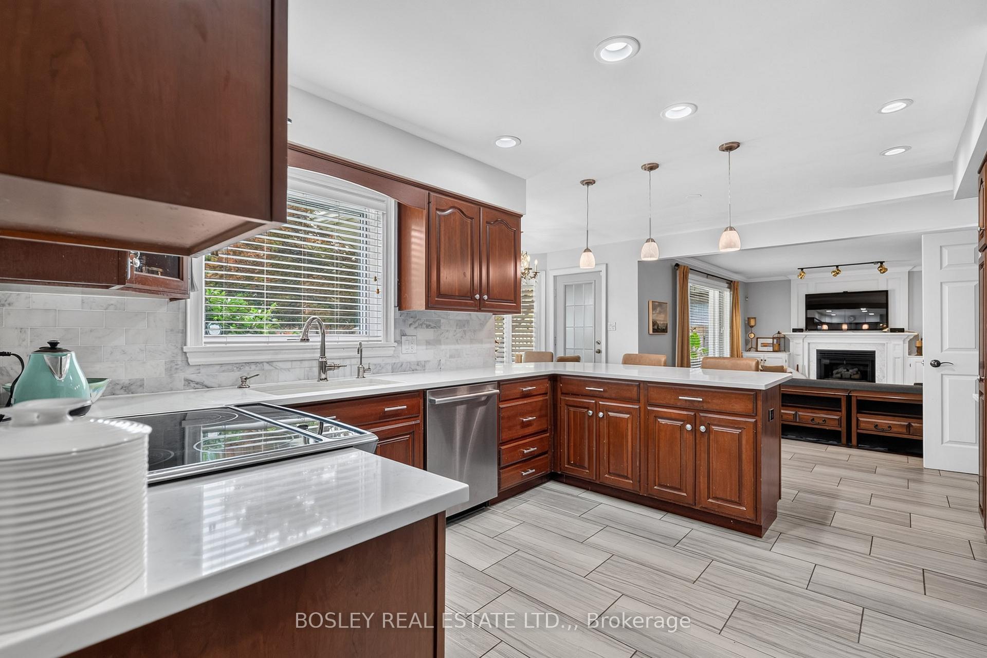 Photo 4 of 28 Arbour Glen Drive, St. Catharines, Grapeview — HOMEH