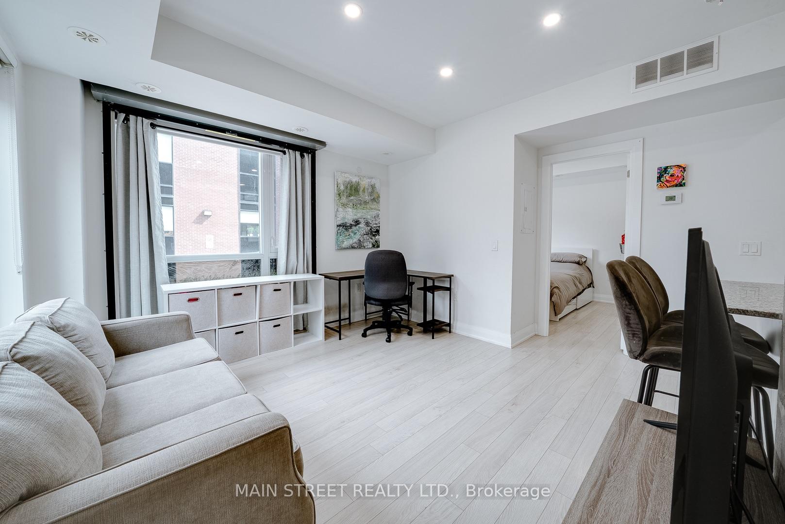 Photo 4 of Unit 702, 5299 Highway 7 Street, Vaughan, Vaughan Grove — HOMEH