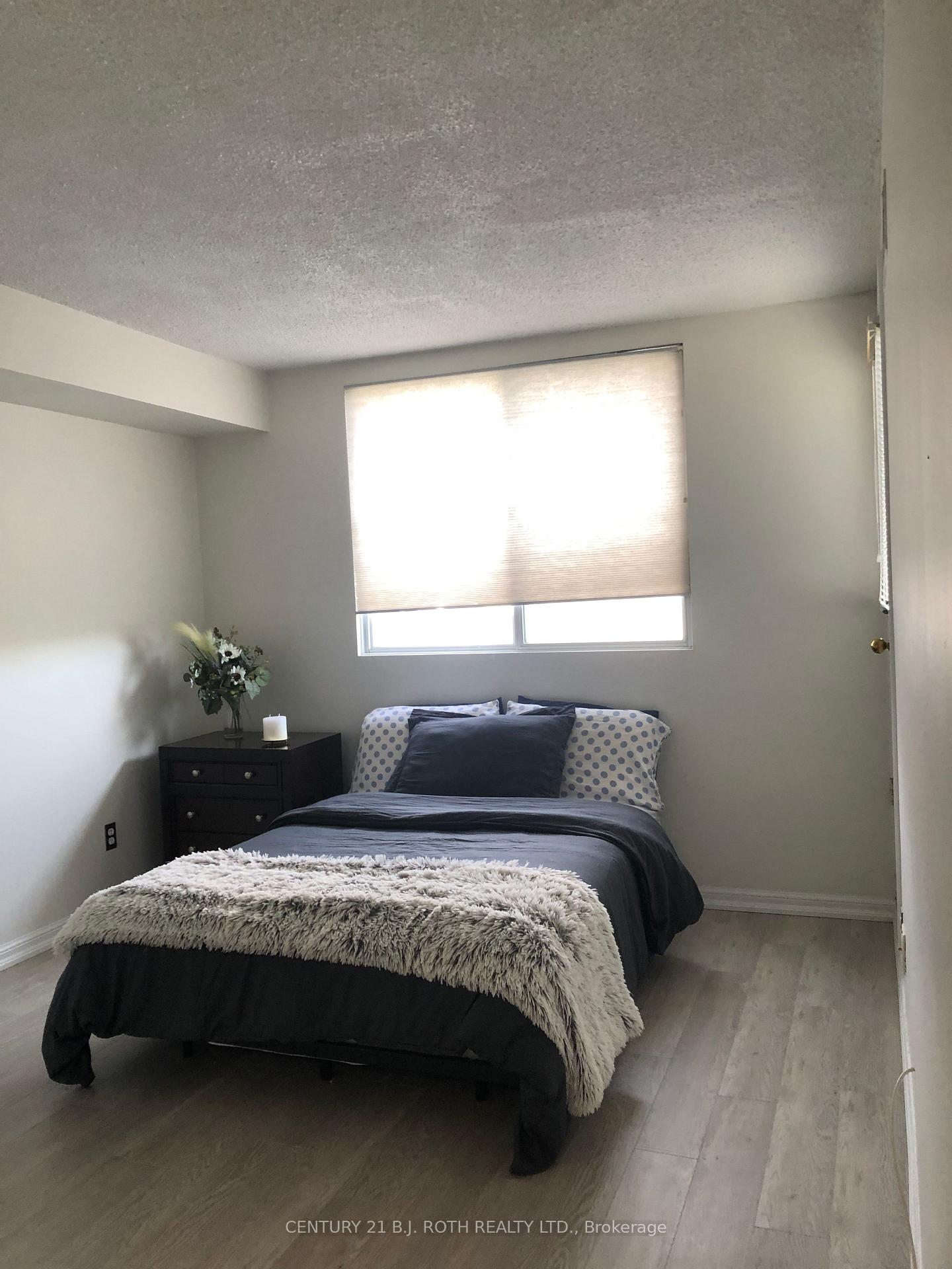 Photo 11 of 75 ellen Street, Barrie, City Centre — HOMEH