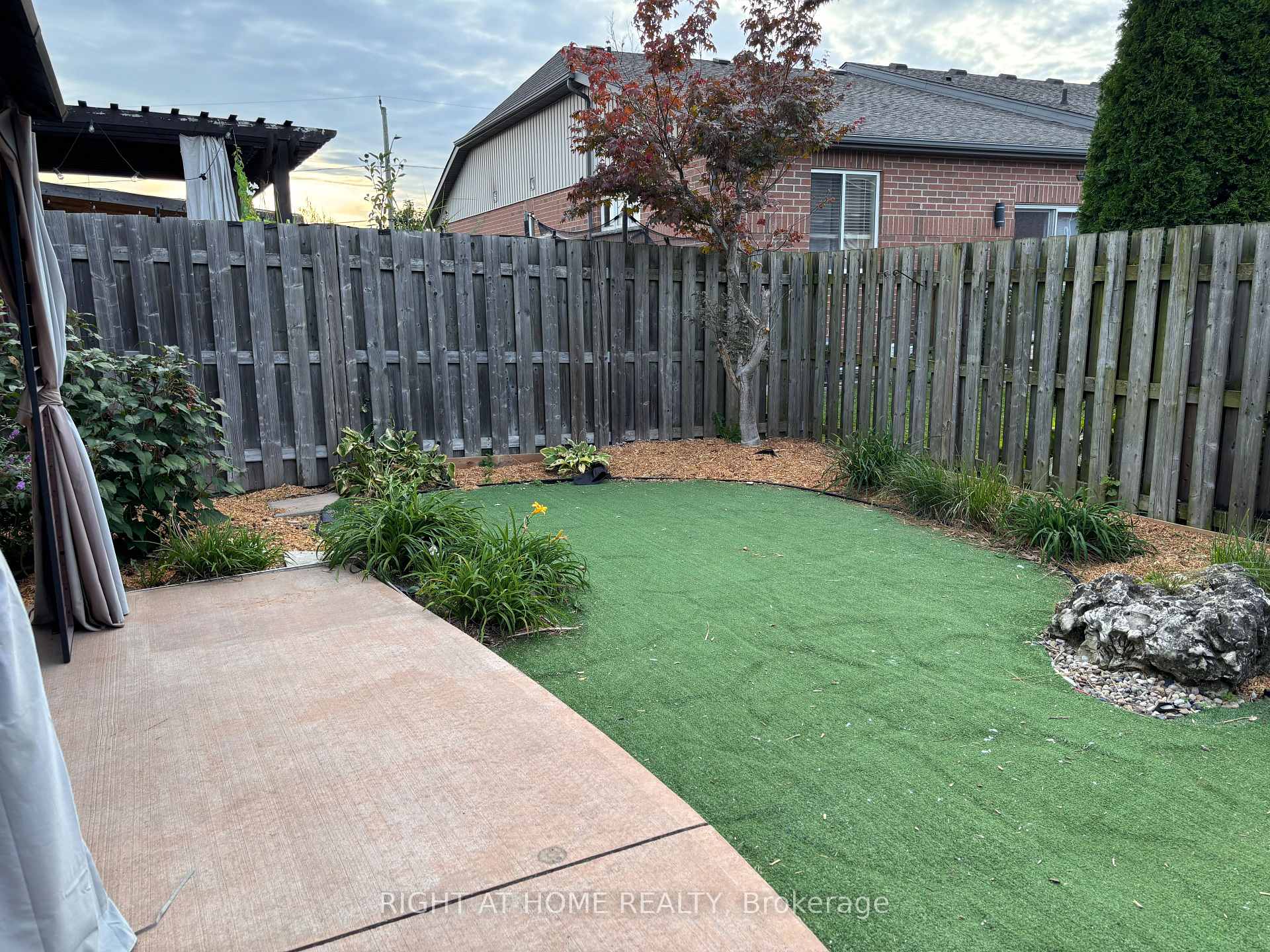 Photo 24 of 8 Glory Hill Road, St. Catharines, Oakdale — HOMEH
