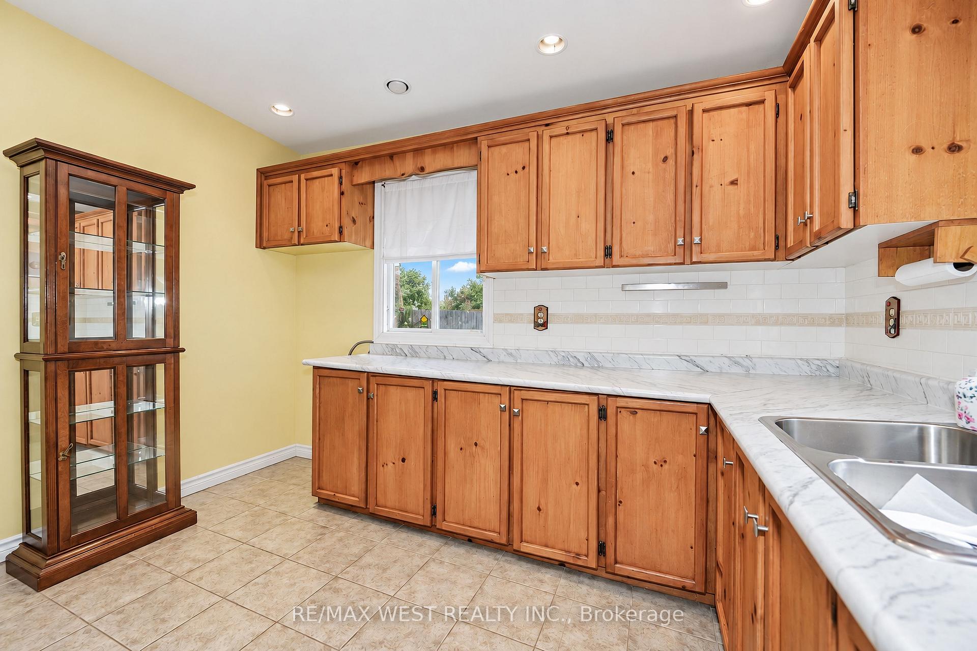 Photo 2 of 311 Wellesley Street E, Toronto, Cabbagetown-South St. James Town — HOMEH