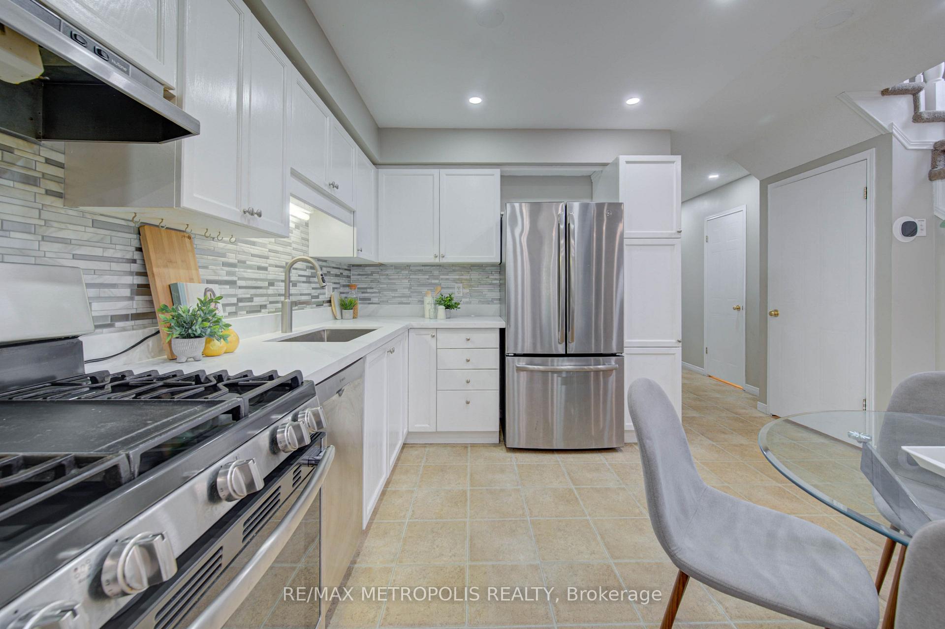 Photo 19 of Unit 37, 124 Gosling Gardens, Guelph, Clairfields/Hanlon Business Park — HOMEH