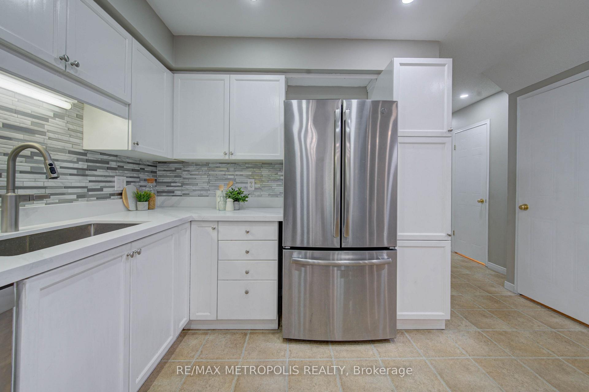 Photo 21 of Unit 37, 124 Gosling Gardens, Guelph, Clairfields/Hanlon Business Park — HOMEH