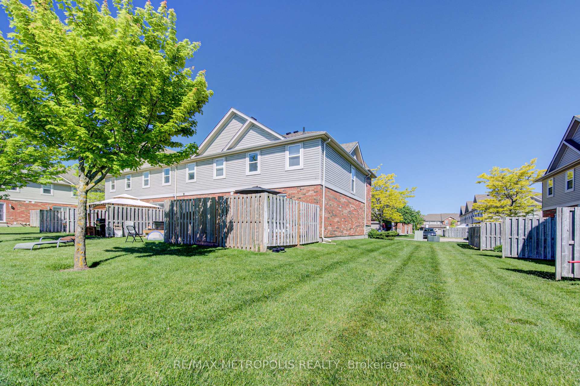 Photo 83 of Unit 37, 124 Gosling Gardens, Guelph, Clairfields/Hanlon Business Park — HOMEH