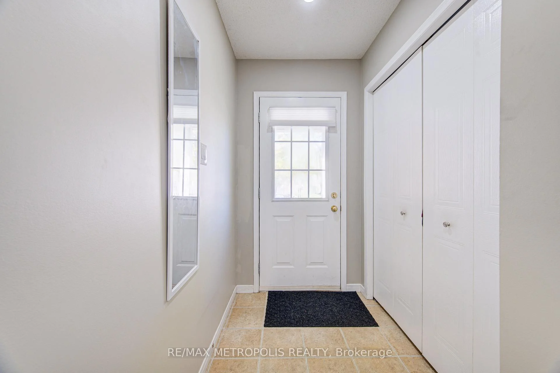 Photo 8 of Unit 37, 124 Gosling Gardens, Guelph, Clairfields/Hanlon Business Park — HOMEH