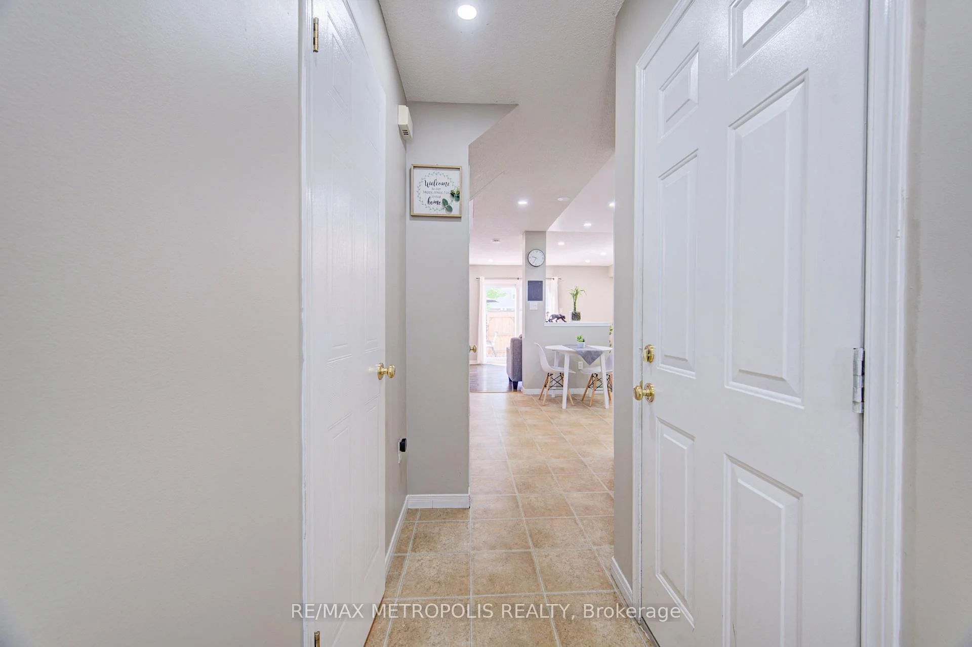 Photo 10 of Unit 37, 124 Gosling Gardens, Guelph, Clairfields/Hanlon Business Park — HOMEH
